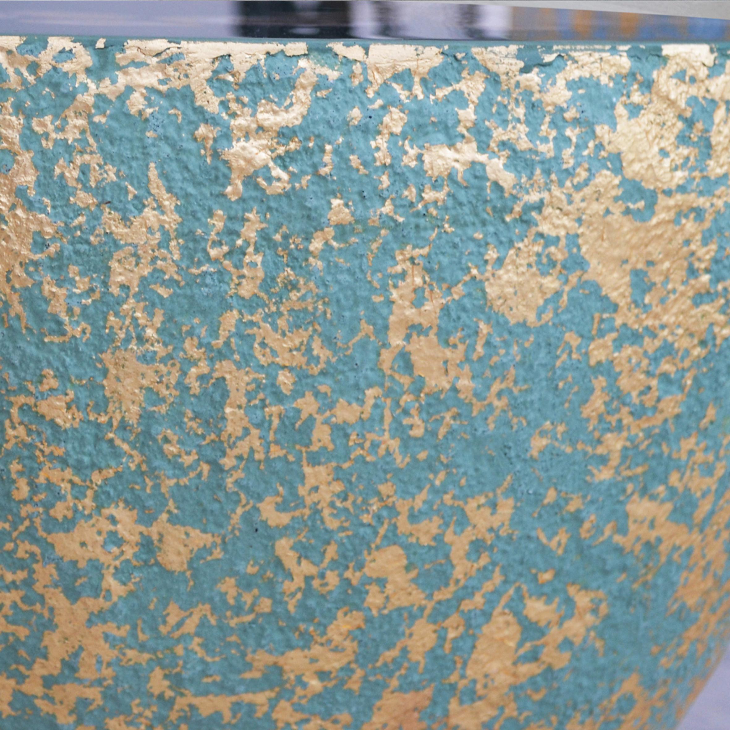 Moderne Table basse moderne incrustée d'or vert à la main en Italie par Cupioli en vente