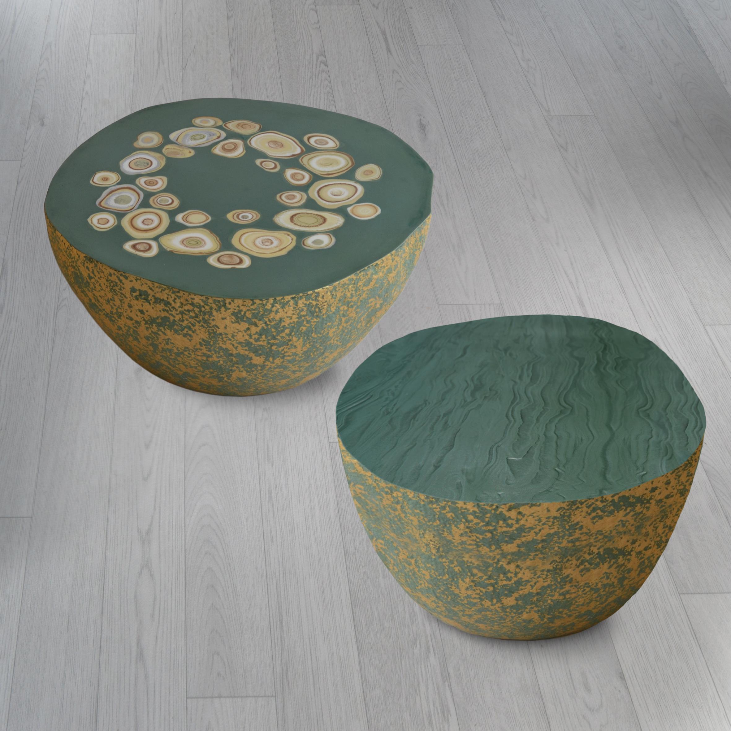 Incrusté Table basse moderne incrustée d'or vert à la main en Italie par Cupioli en vente