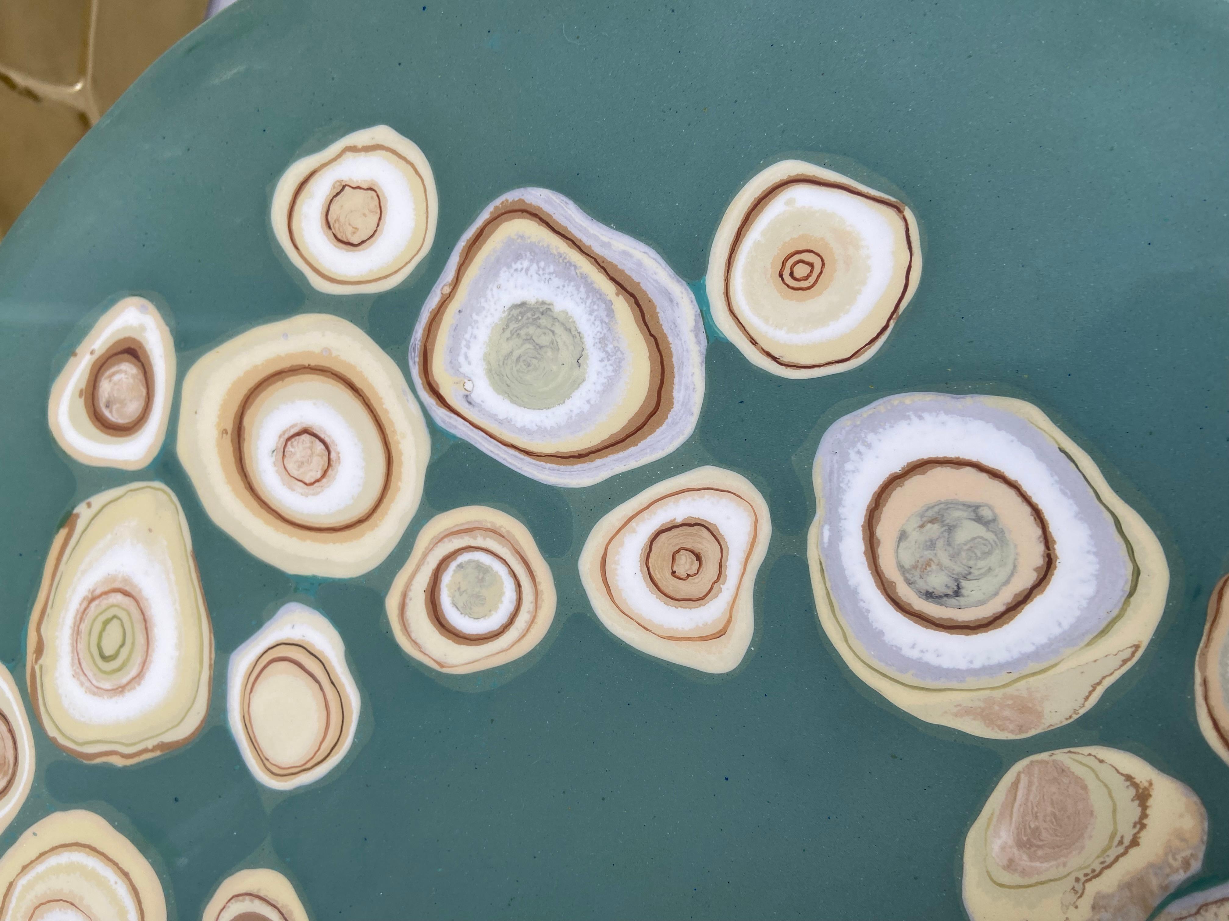 Céramique Table basse moderne incrustée d'or vert à la main en Italie par Cupioli en vente