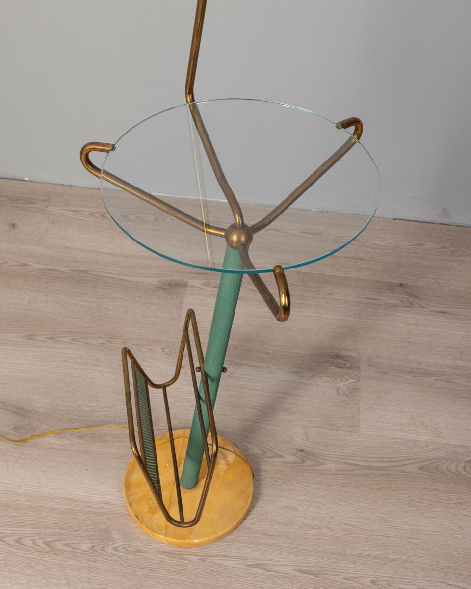 Tavolino vintage anni 50 con lampada e portariviste design Italiano Bon état - En vente à None, IT