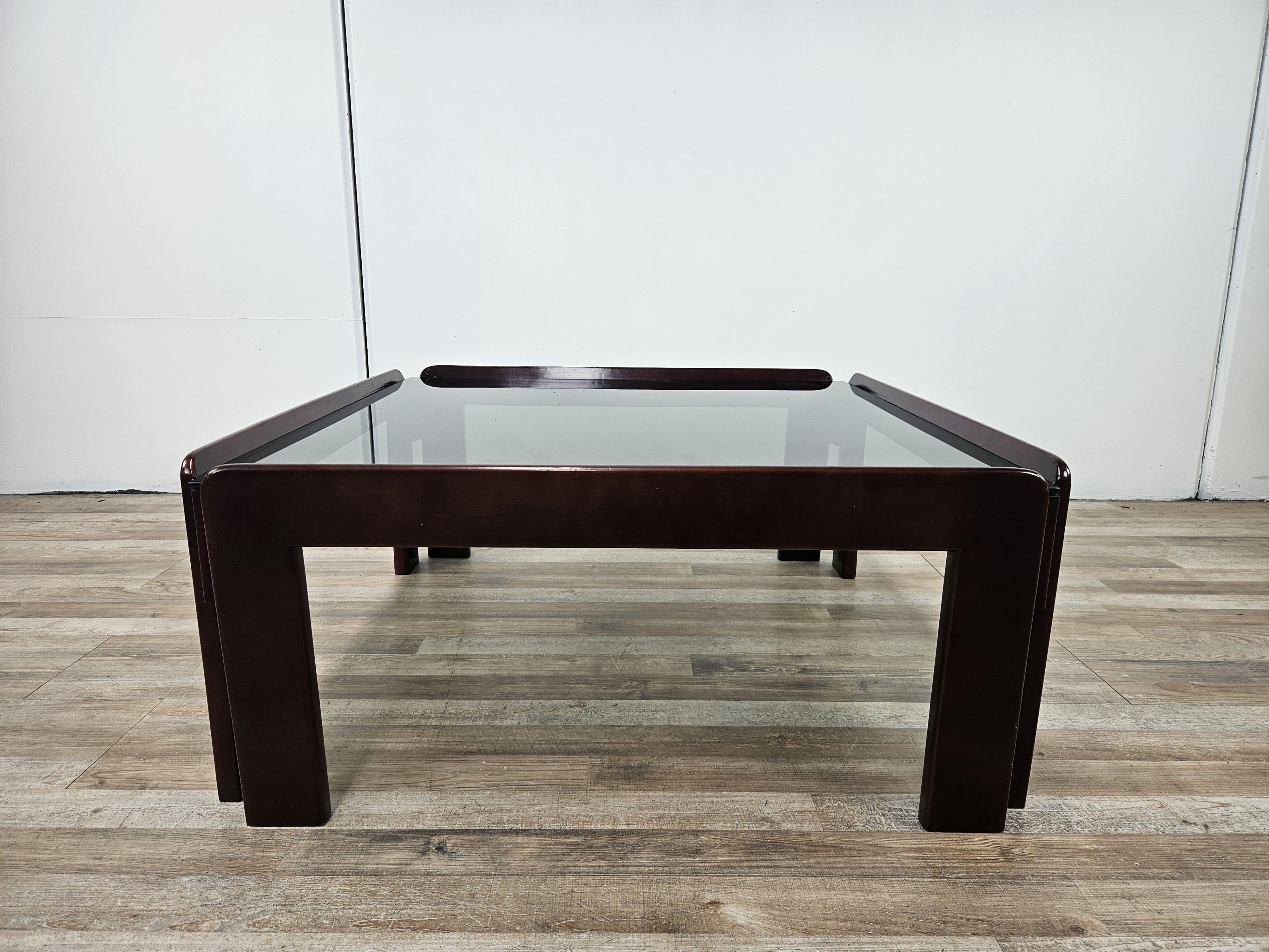 Italian Table basse vintage des années 1960 par Afra et Tobia Scarpa pour Cassina avec verre fumé en vente