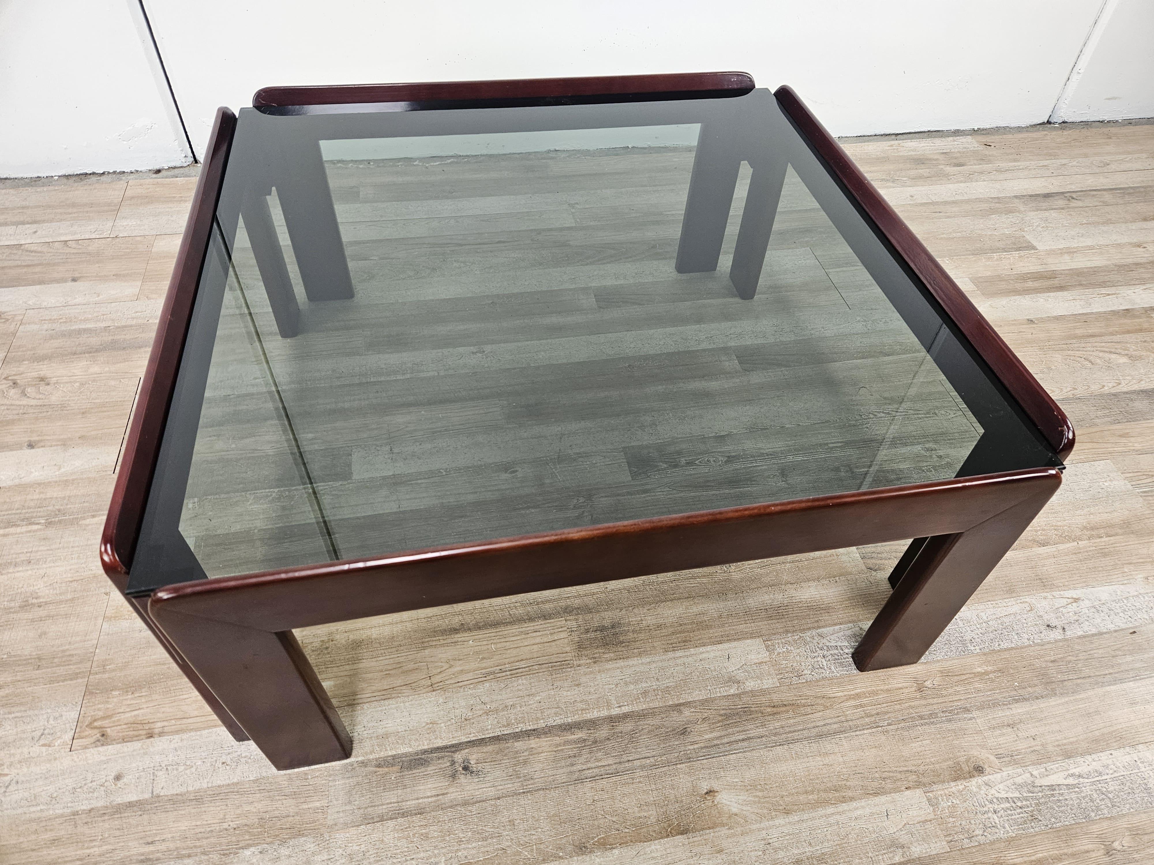 Mid-20th Century Table basse vintage des années 1960 par Afra et Tobia Scarpa pour Cassina avec verre fumé en vente