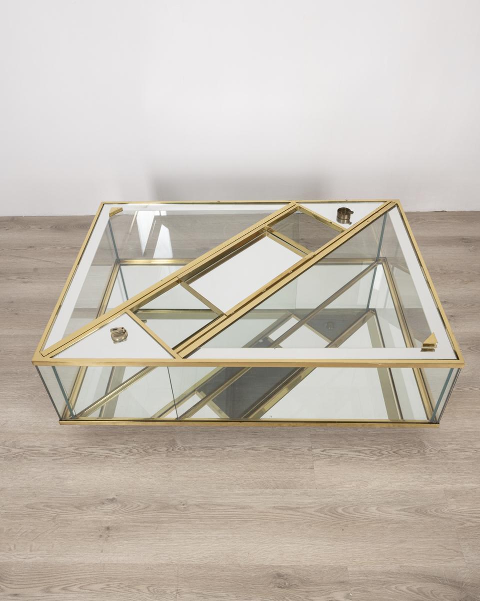 Mid-Century Modern Table basse vintage des années 1960 en laiton doré et cristal Design italien en vente