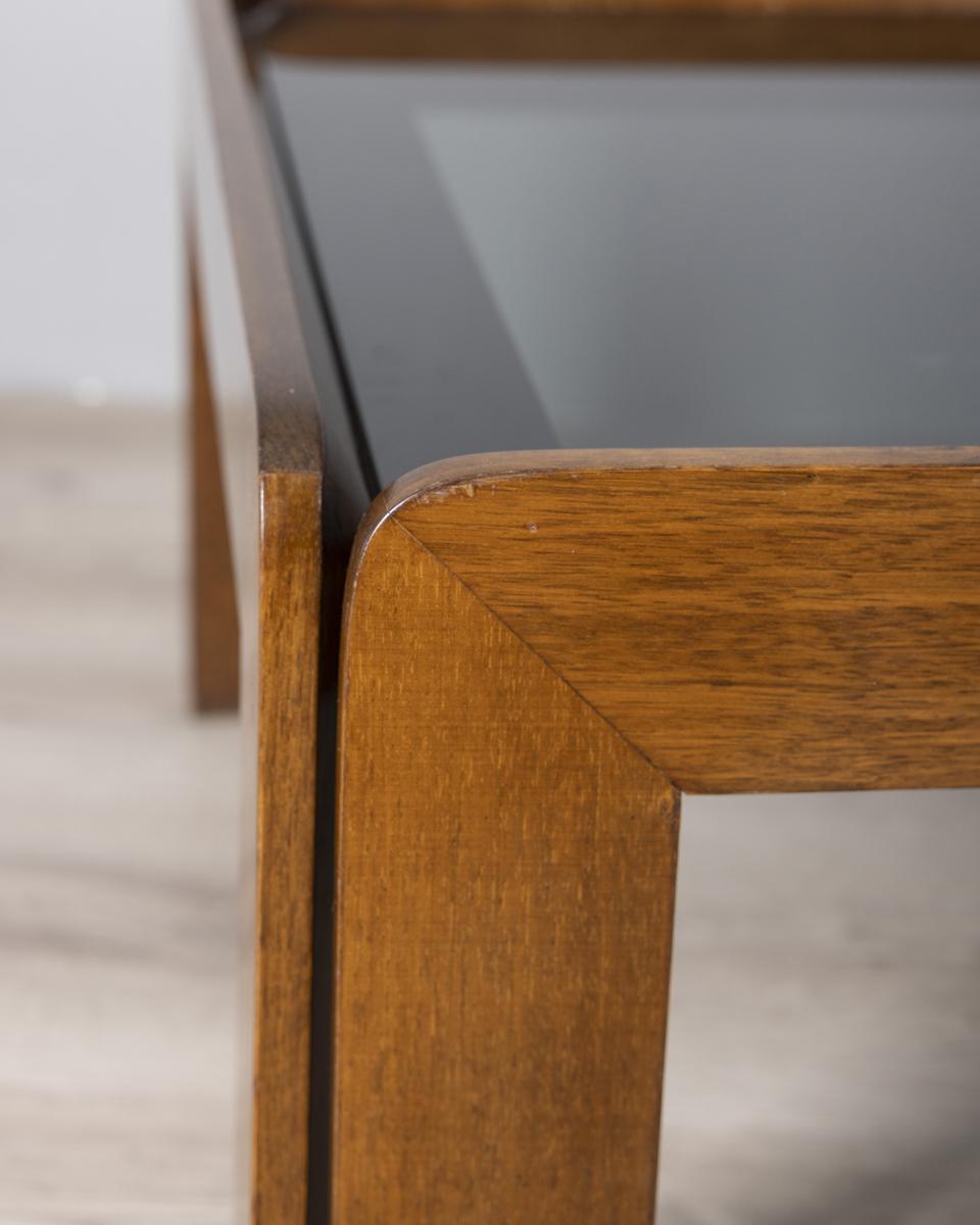 Italian Tavolino vintage anni 70 in legno e vetro design Afra e Tobia Scarpa in vendita
