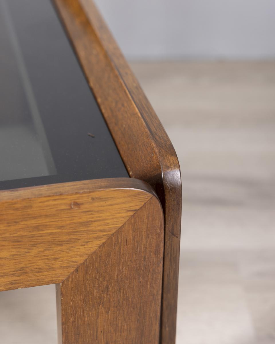 Late 20th Century Tavolino vintage anni 70 in legno e vetro design Afra e Tobia Scarpa in vendita