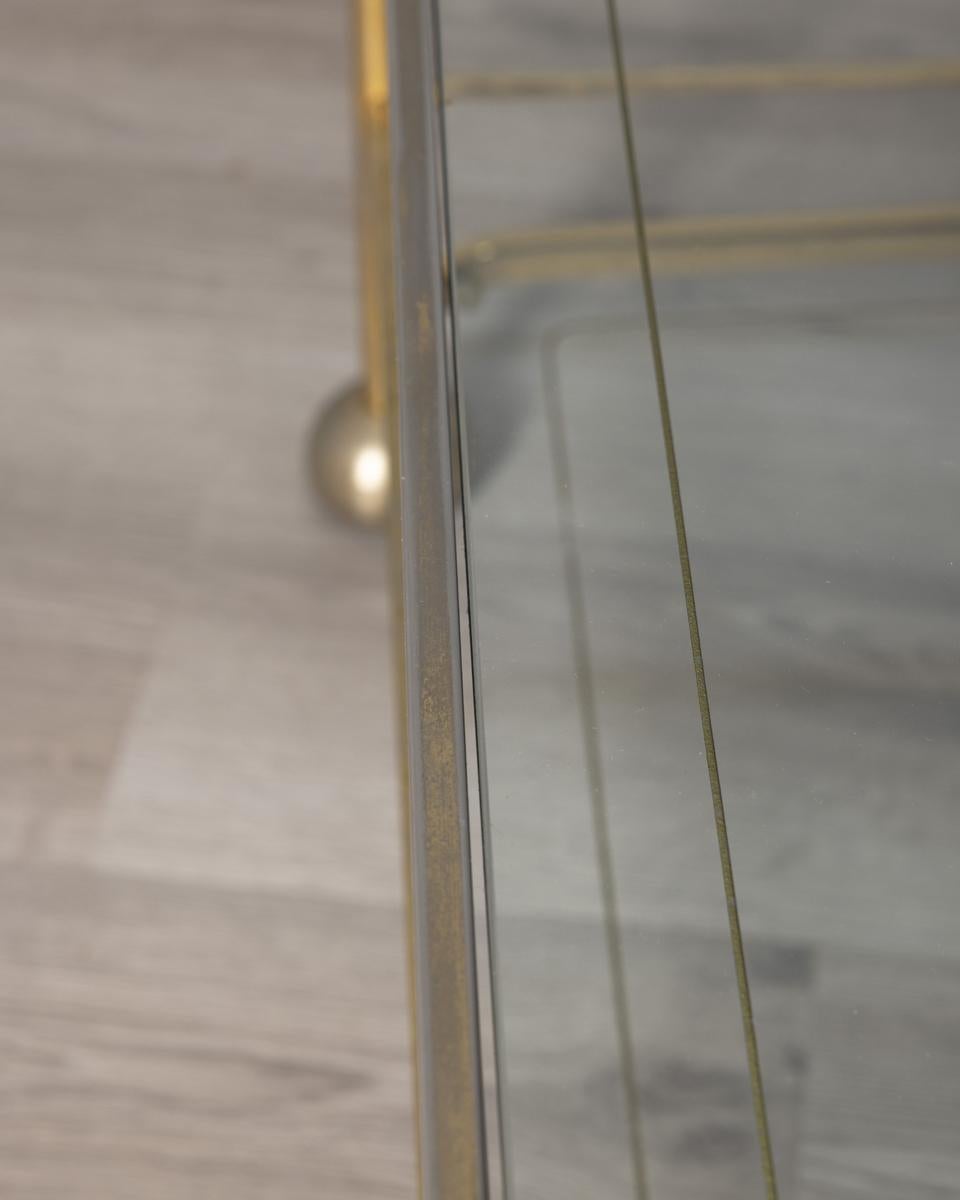 Tavolino vintage anni 70 in metallo dorato e vetro design Allegri Parma In condizioni buone in vendita a None, IT