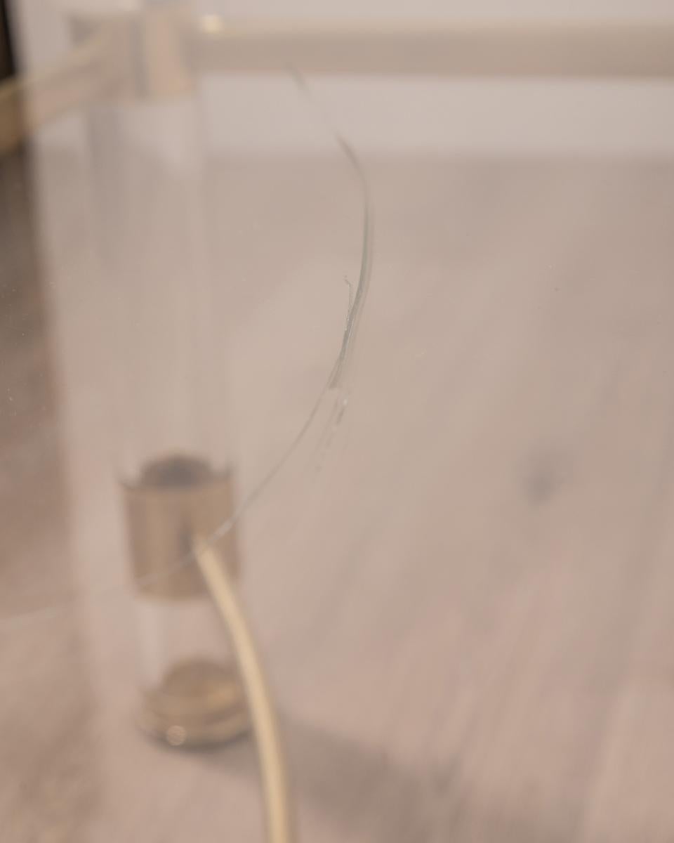 Tavolino vintage anni 70 in ottone e lucite design Sandro Petti per Metalarte in vendita 2