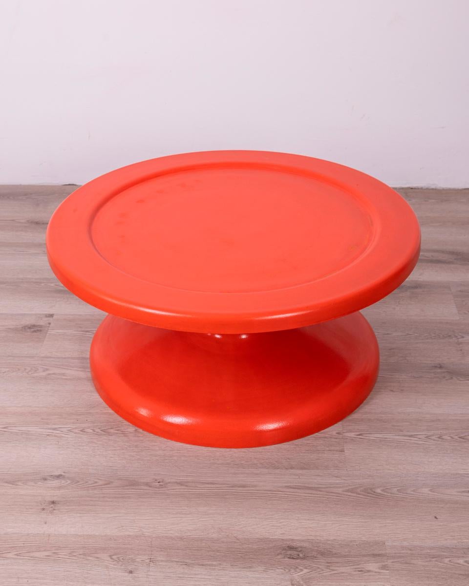 Vintage 70's red plastic coffee table Italian design In Good Condition For Sale In None, IT