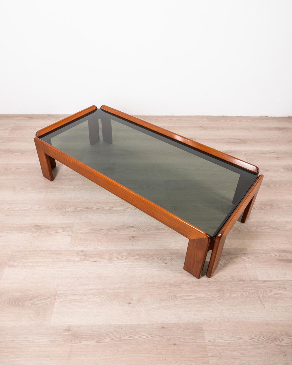 Vintage 70s glass and wood coffee table designed by Afra and Tobia Scarpa  In Good Condition For Sale In None, IT