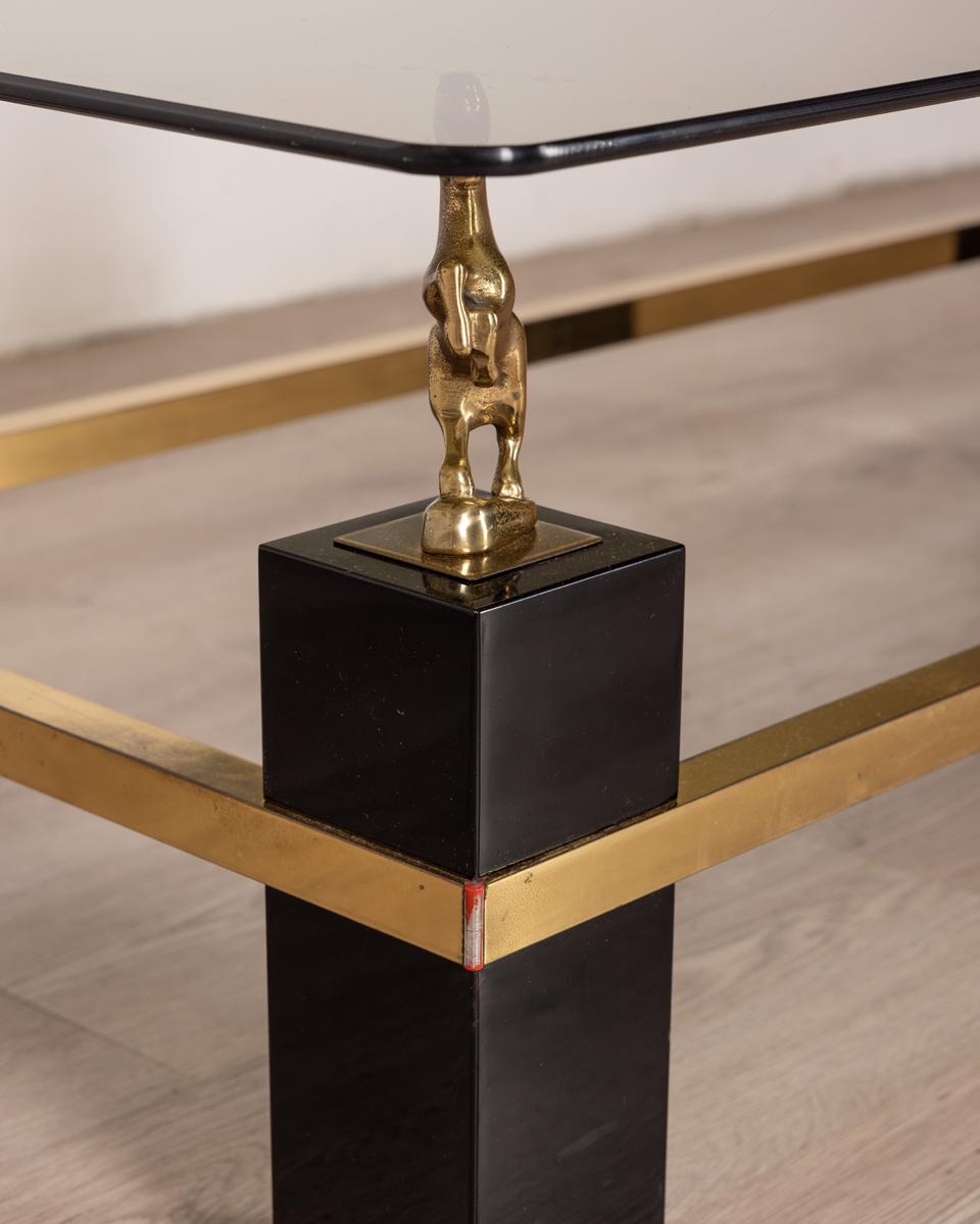 Late 20th Century Table basse vintage des années 70 en verre et laiton dessinée par Maison Charles en vente