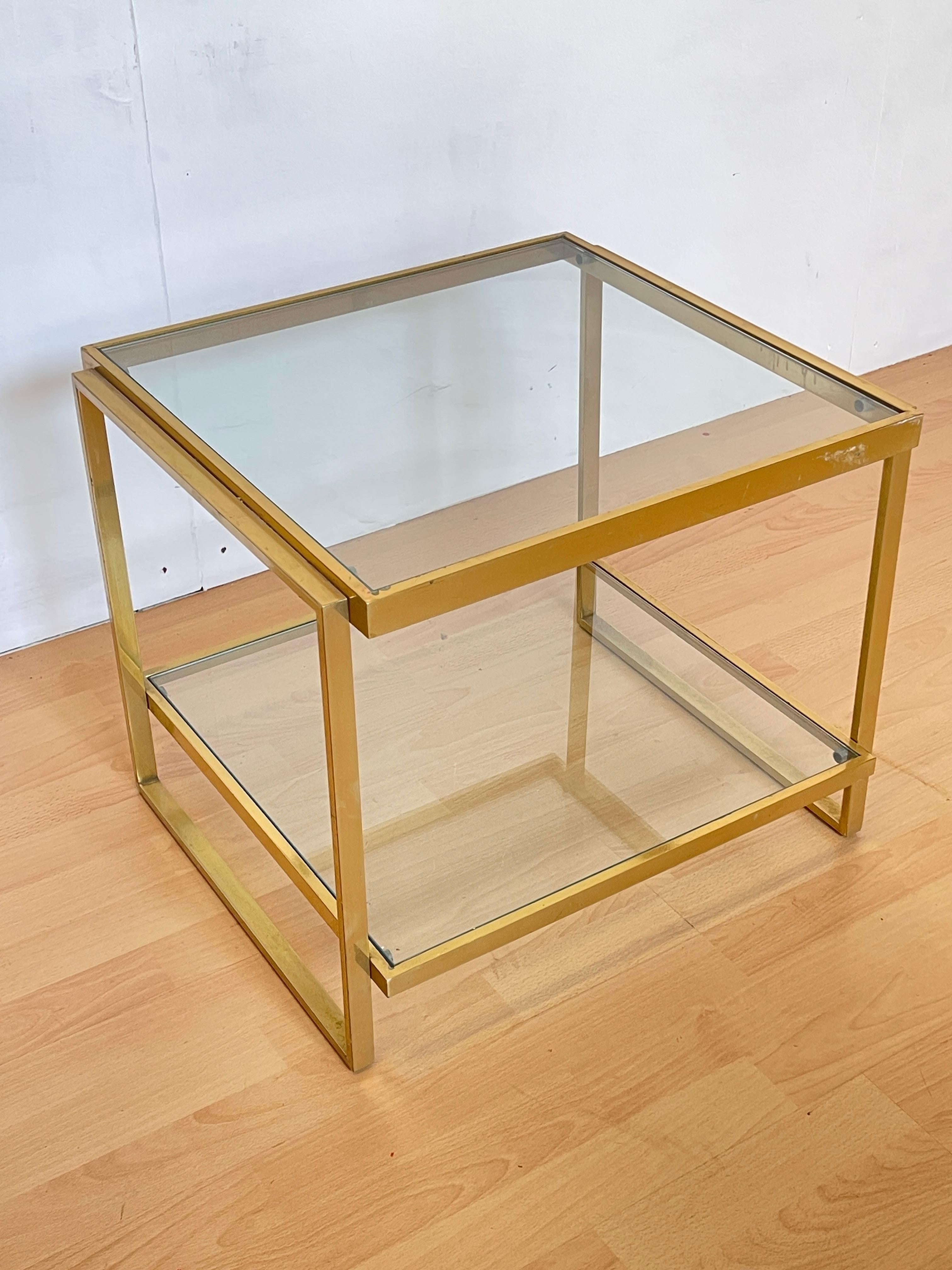 Moderne Table basse vintage en laiton et verre - Style moderniste des années 1970 en vente