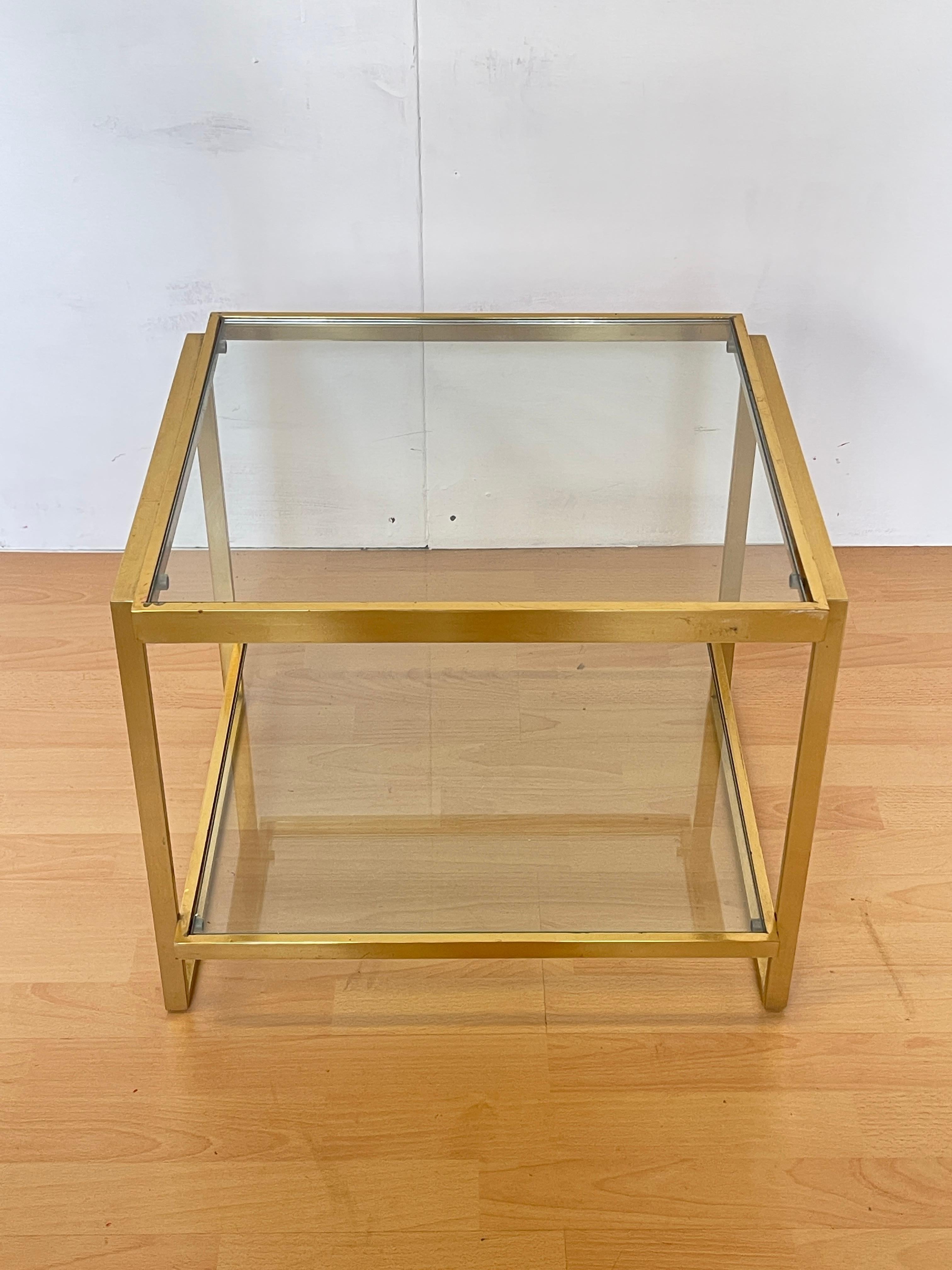 Italian Table basse vintage en laiton et verre - Style moderniste des années 1970 en vente