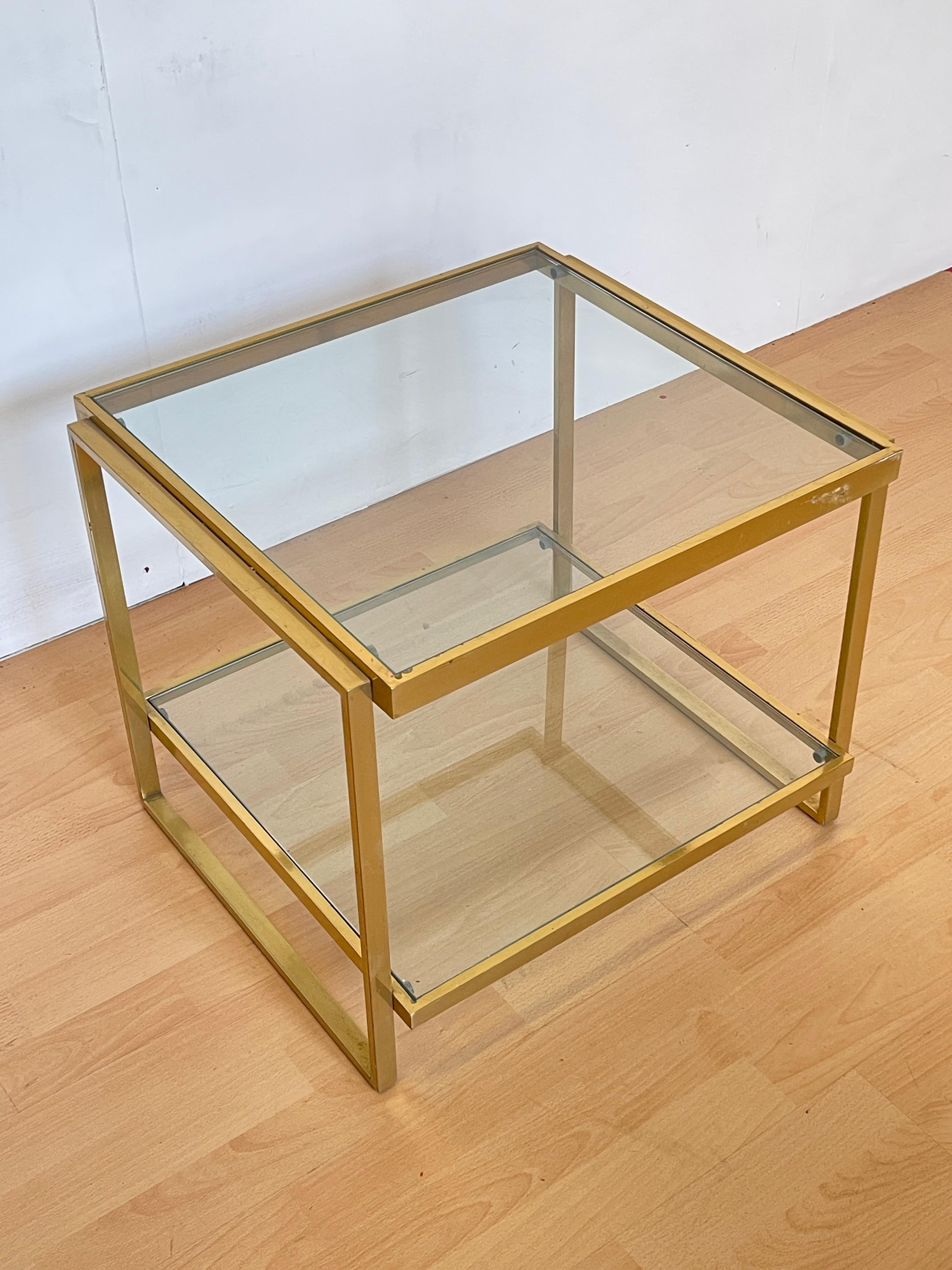 Autre Table basse vintage en laiton et verre - Style moderniste des années 1970 en vente