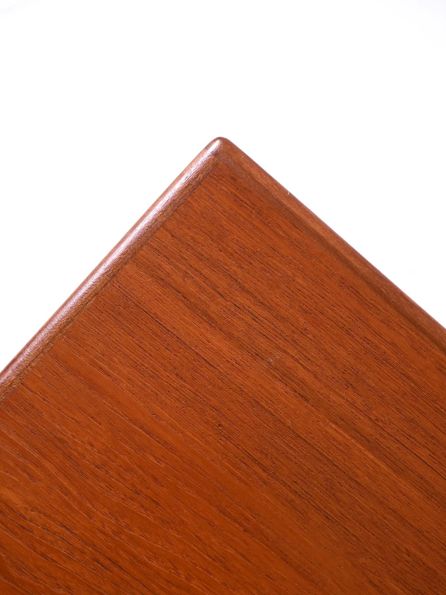 Tavolino vintage in teak In condizioni buone in vendita a Brescia, IT