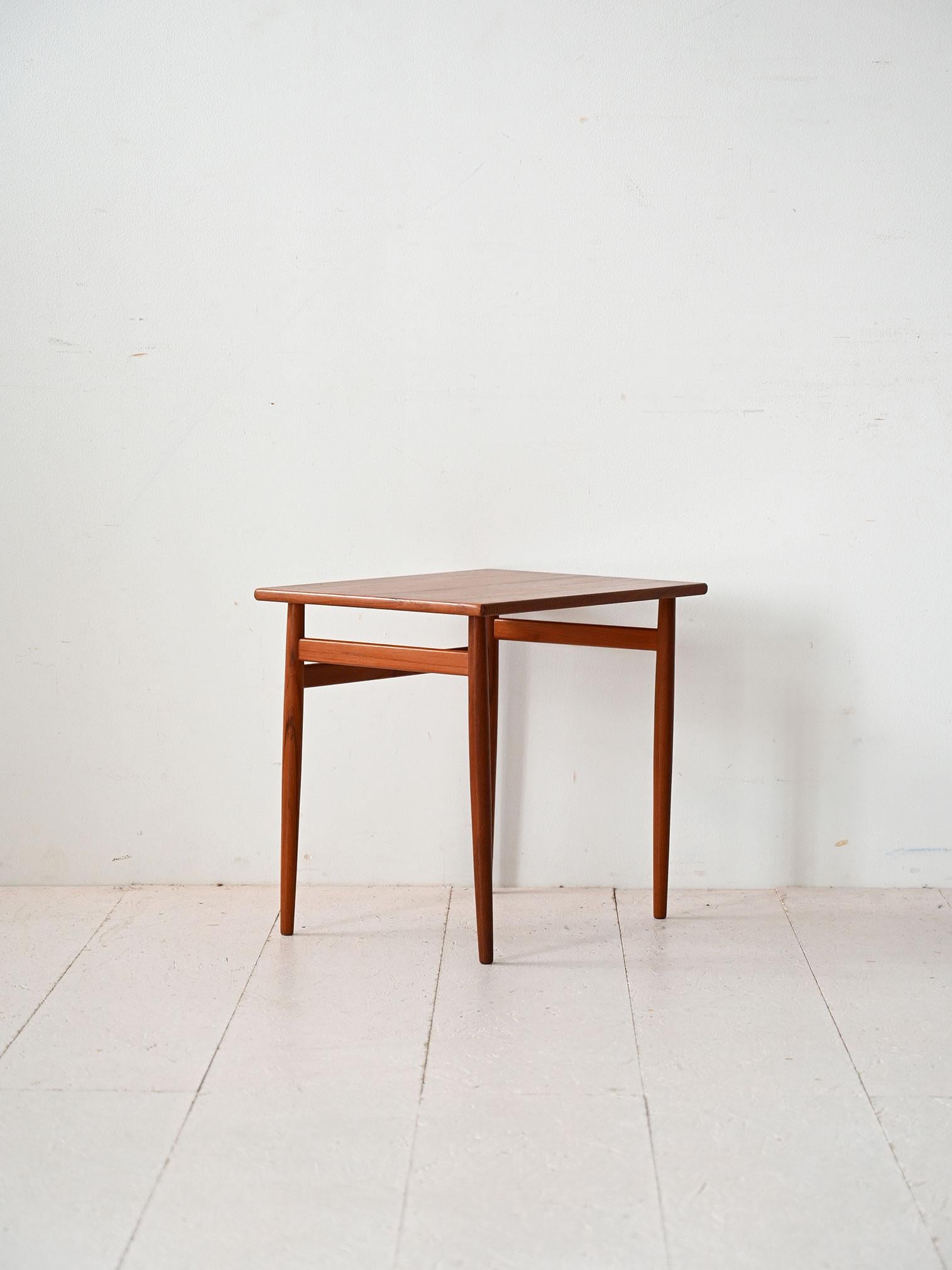 Scandinave moderne Table basse vintage en teck scandinave en vente