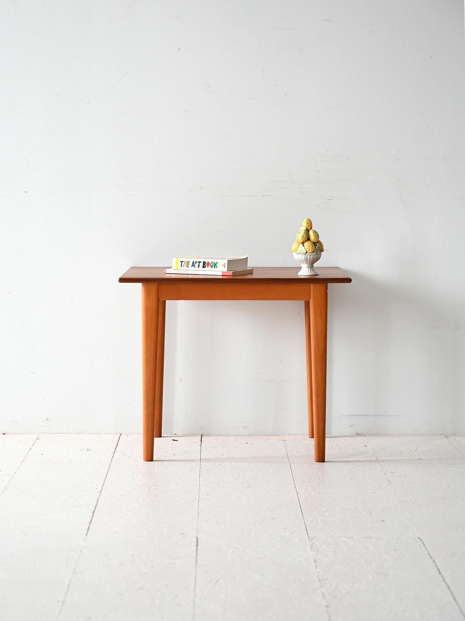 Scandinavian 1950s-60s coffee table produced by Vistaholm. Made in teak.

This vintage coffee table was produced by the historic Swedish company Vistaholm in the 1950s-60s, a brand known for its fine wood furniture and functional design. Made of
