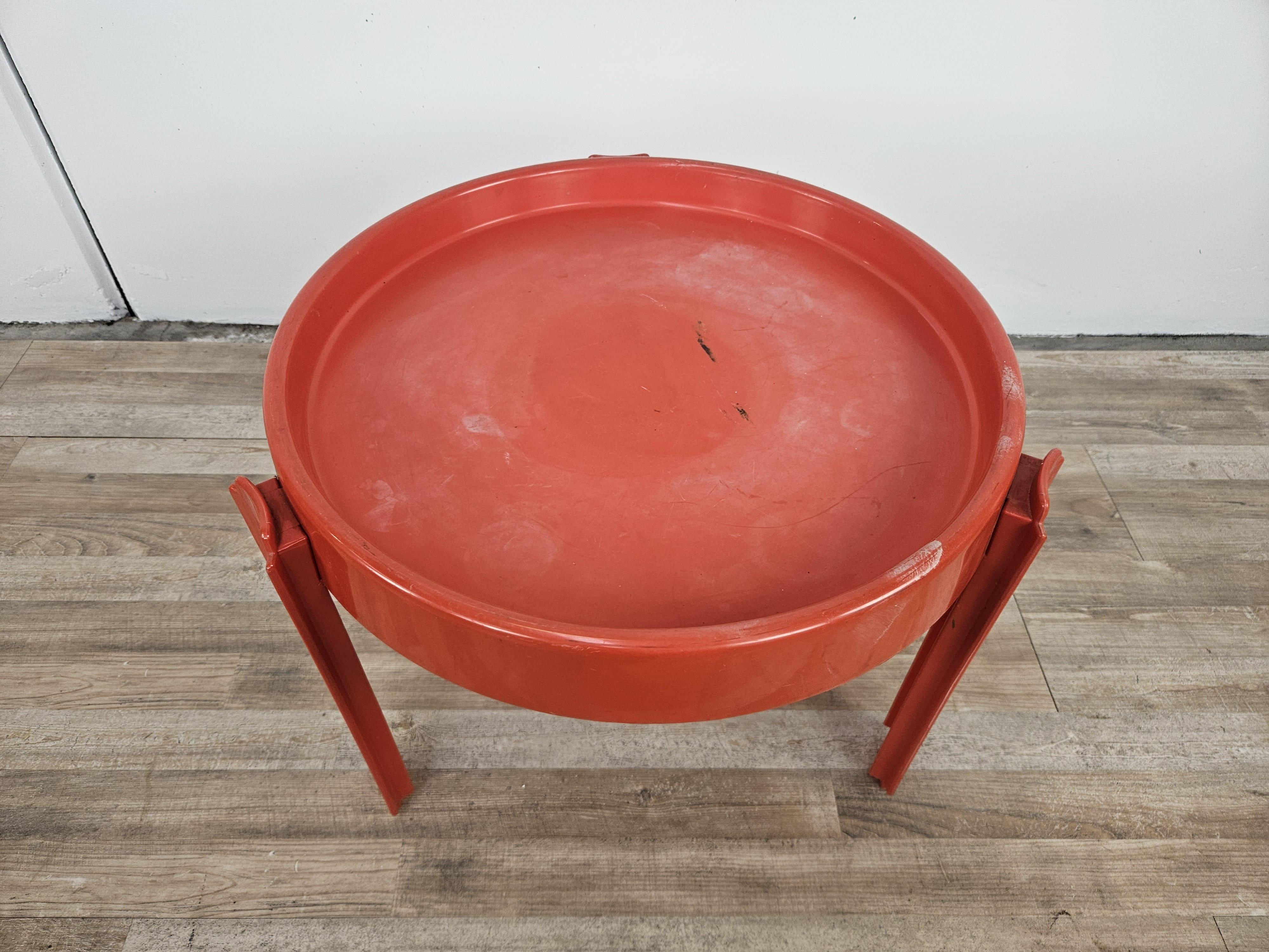 Italian Vintage Space Age plastic coffee table from Dal Vera 1970s For Sale