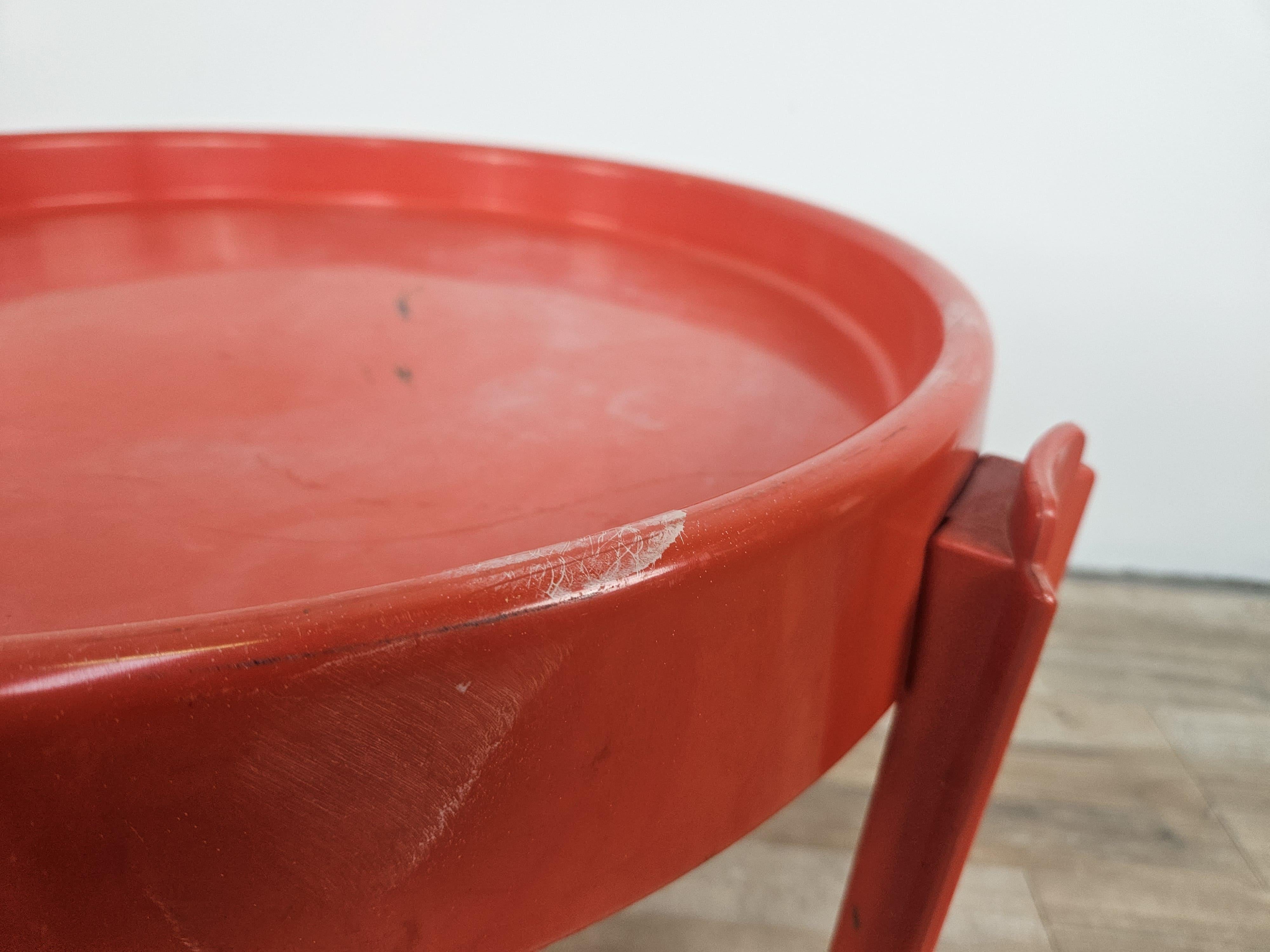 Vintage Space Age plastic coffee table from Dal Vera 1970s For Sale 3