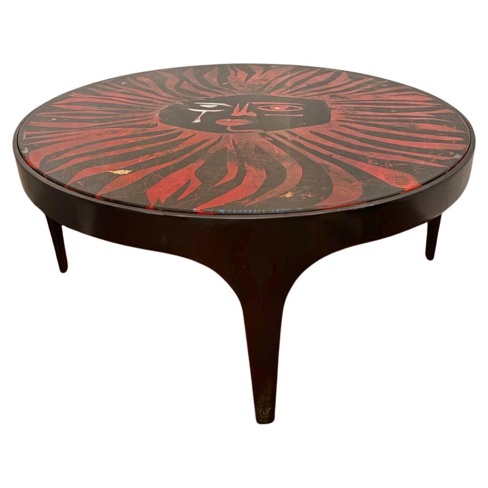 Petite table dessinée en 1958 par le grand maître du cristal ''Max Ingrand pour Fontana Arte et peinte par Duilio Bernabè dit Dubè''.
Duilio Barnabè, connu sous le nom artistique de Dubé, est un peintre italien dont la carrière, bien que brève, a