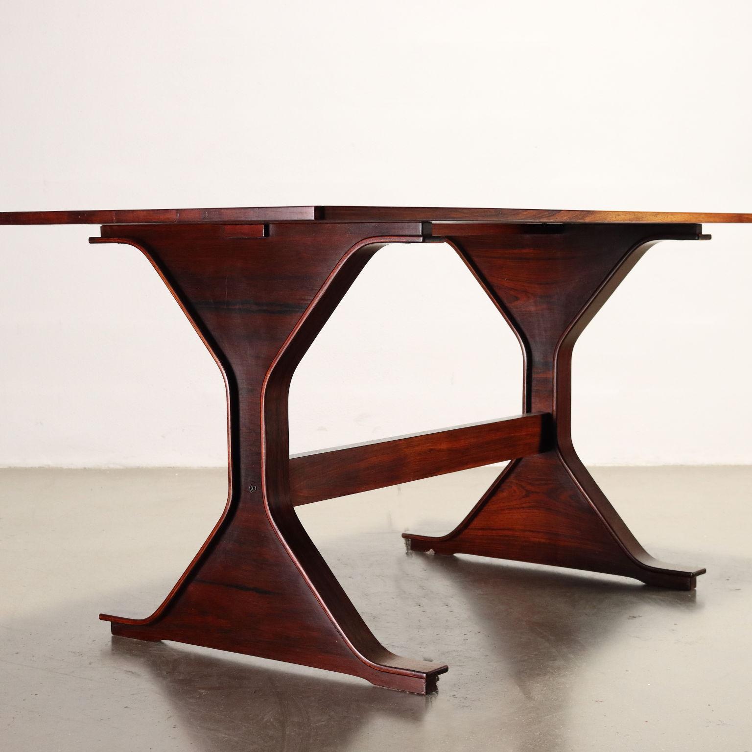 Exotic wood table with curved solid wood frame. Model No. 522, designed by Gianfranco Frattini and produced by Bernini starting in 1960.  Completely restored furniture. 