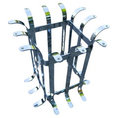 Tisch aus Stahl und Glas