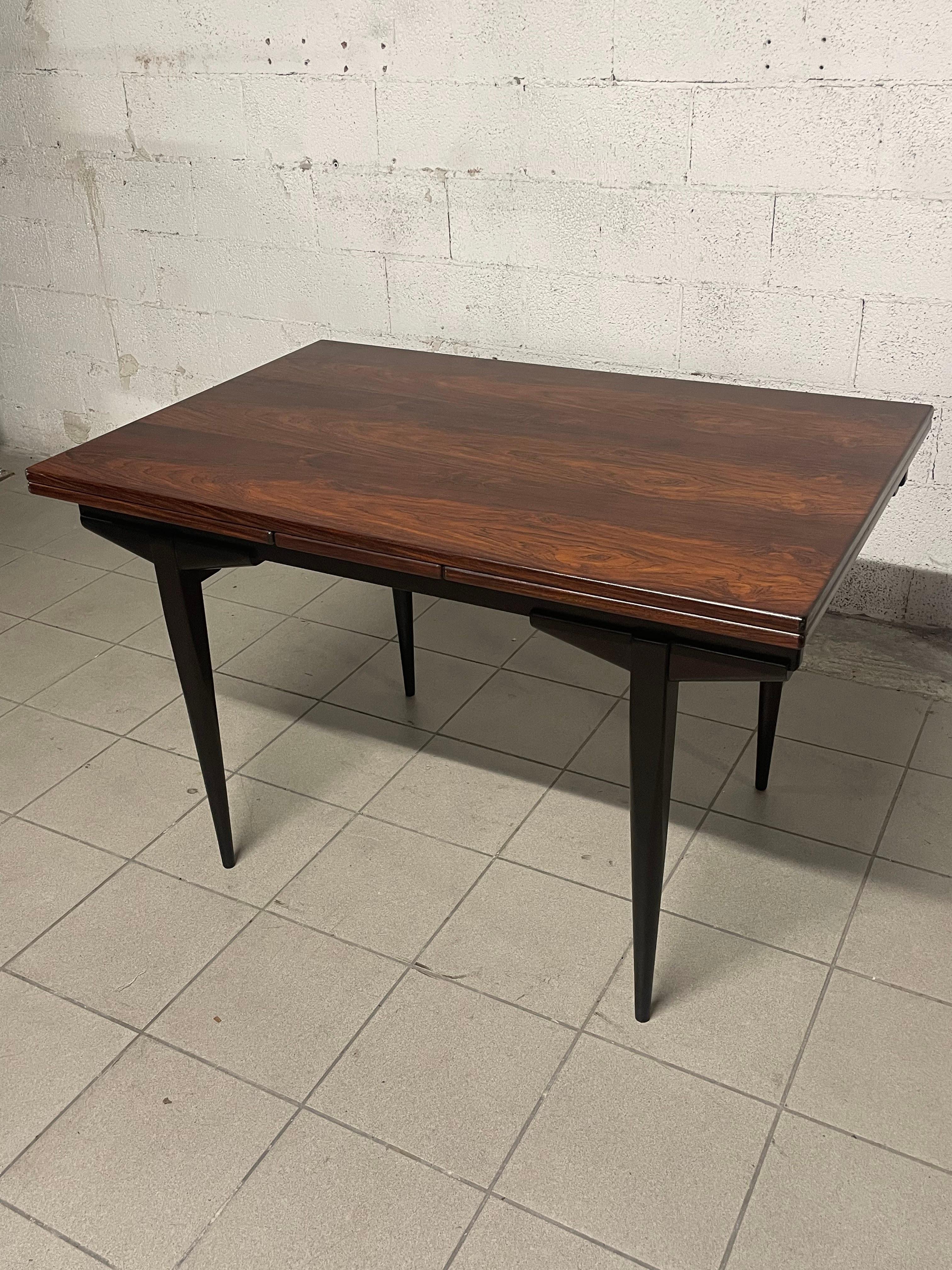 Italian 1960s extending rosewood table For Sale