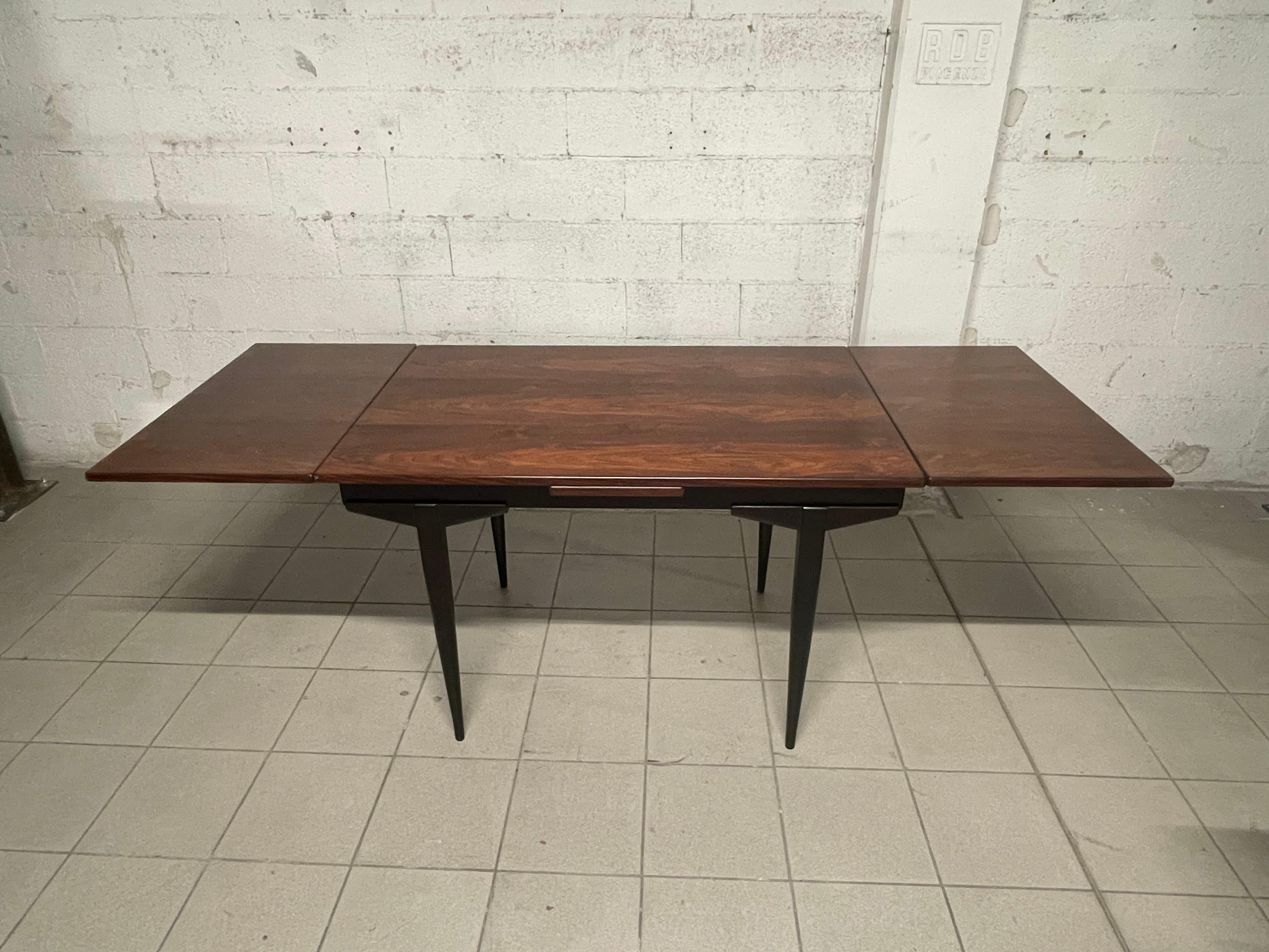 Ausziehbarer Tisch aus Palisanderholz, 1960er Jahre im Zustand „Gut“ im Angebot in SAN PIETRO MOSEZZO, NO