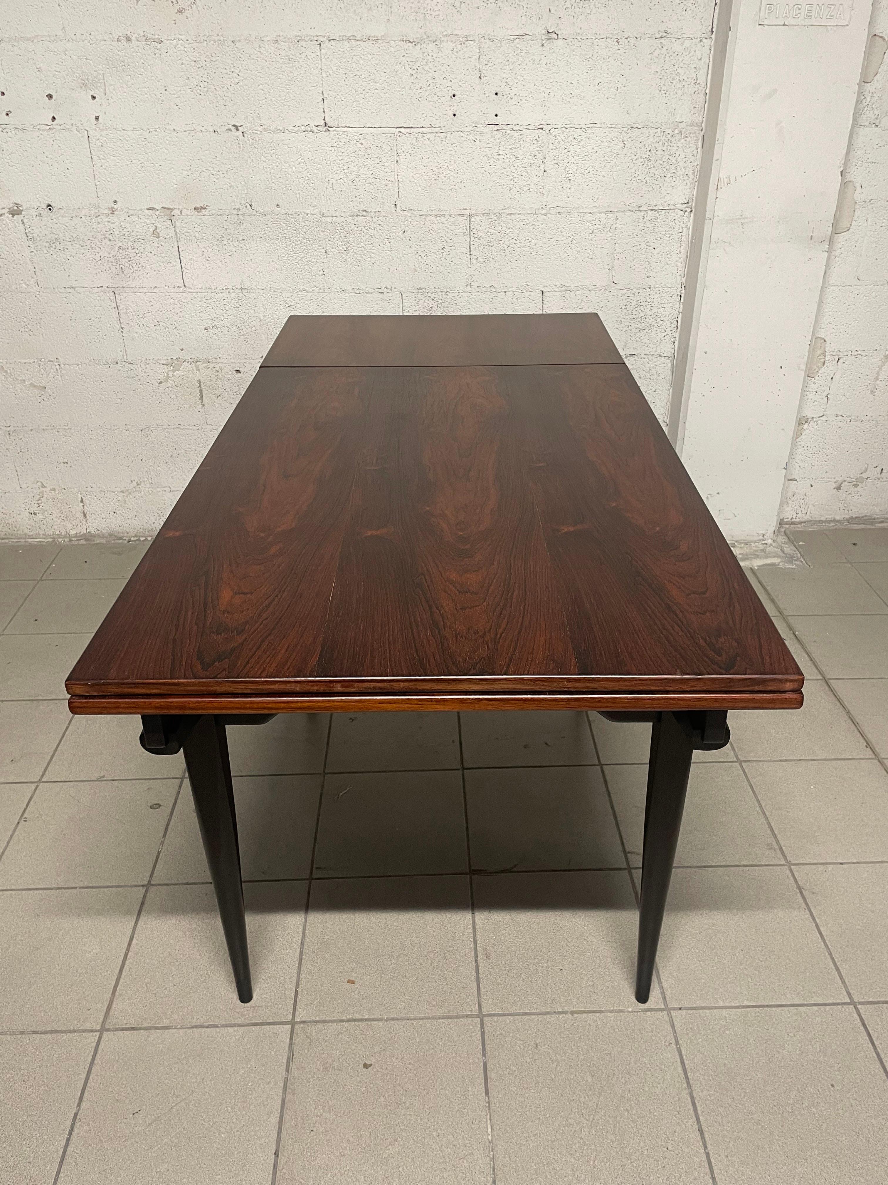 Ausziehbarer Tisch aus Palisanderholz, 1960er Jahre im Angebot 2