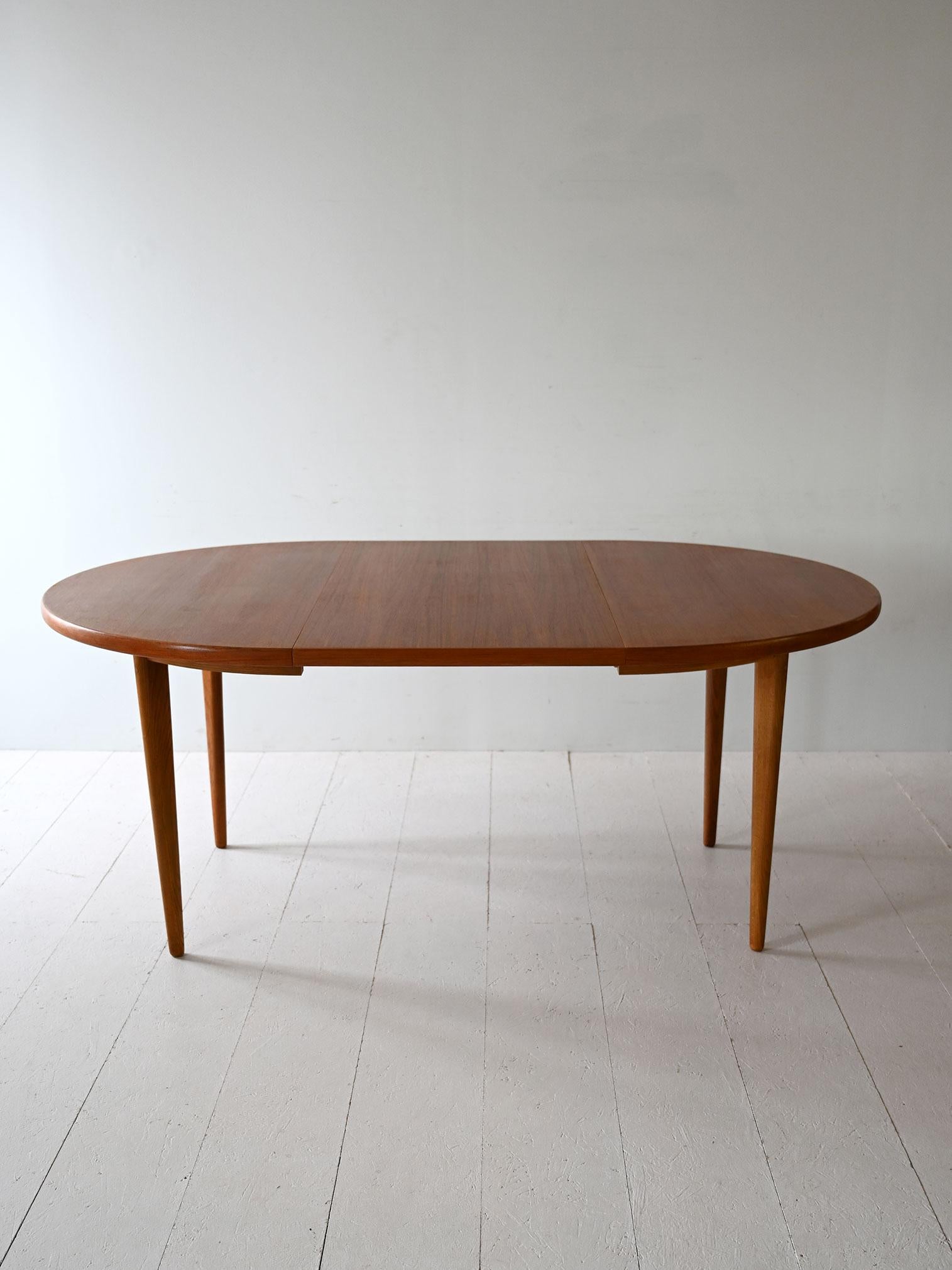 Ausziehbarer Tisch von K.E.Ekselius (Skandinavische Moderne)