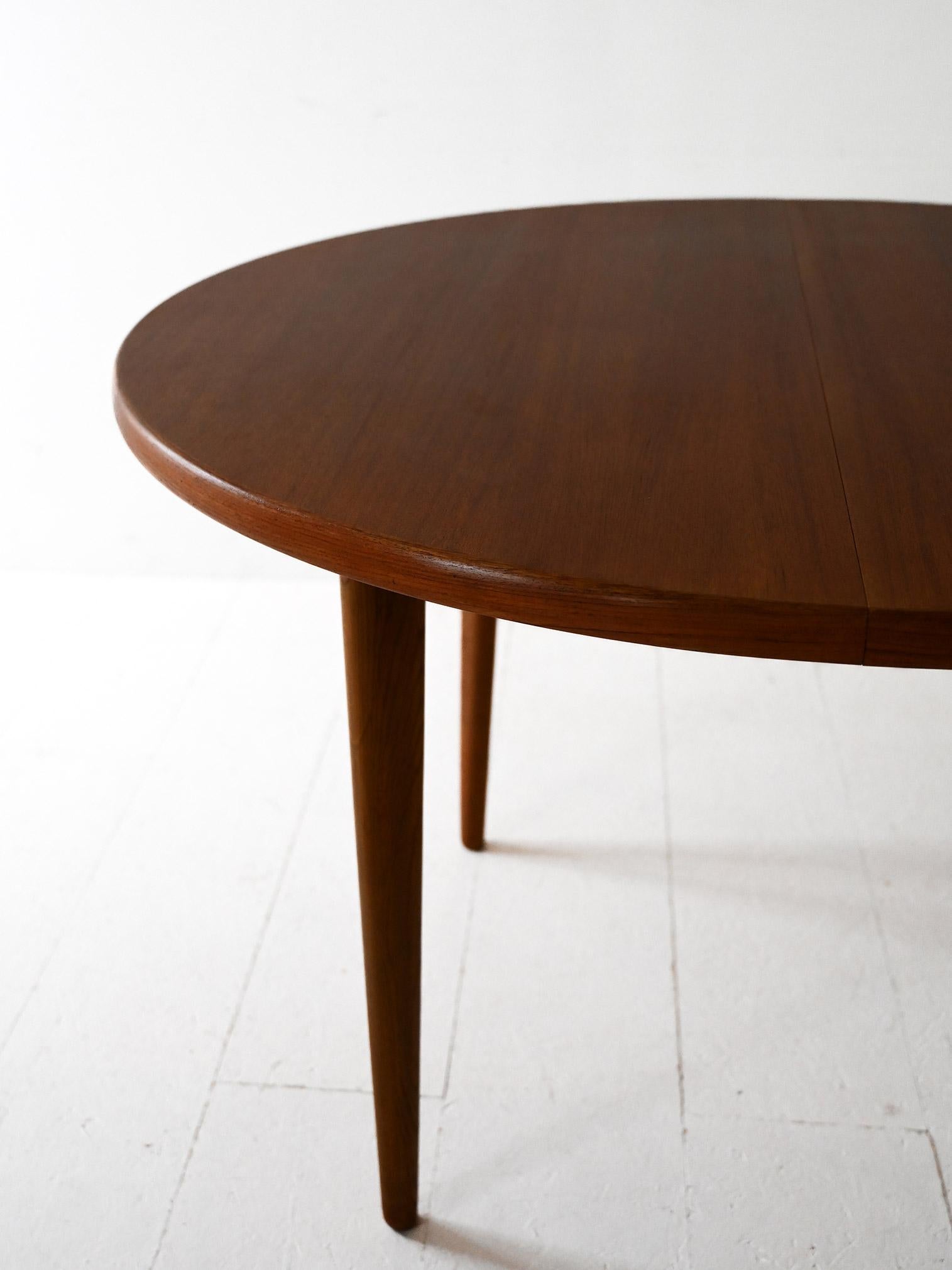 Ausziehbarer Tisch von K.E.Ekselius (Mitte des 20. Jahrhunderts)