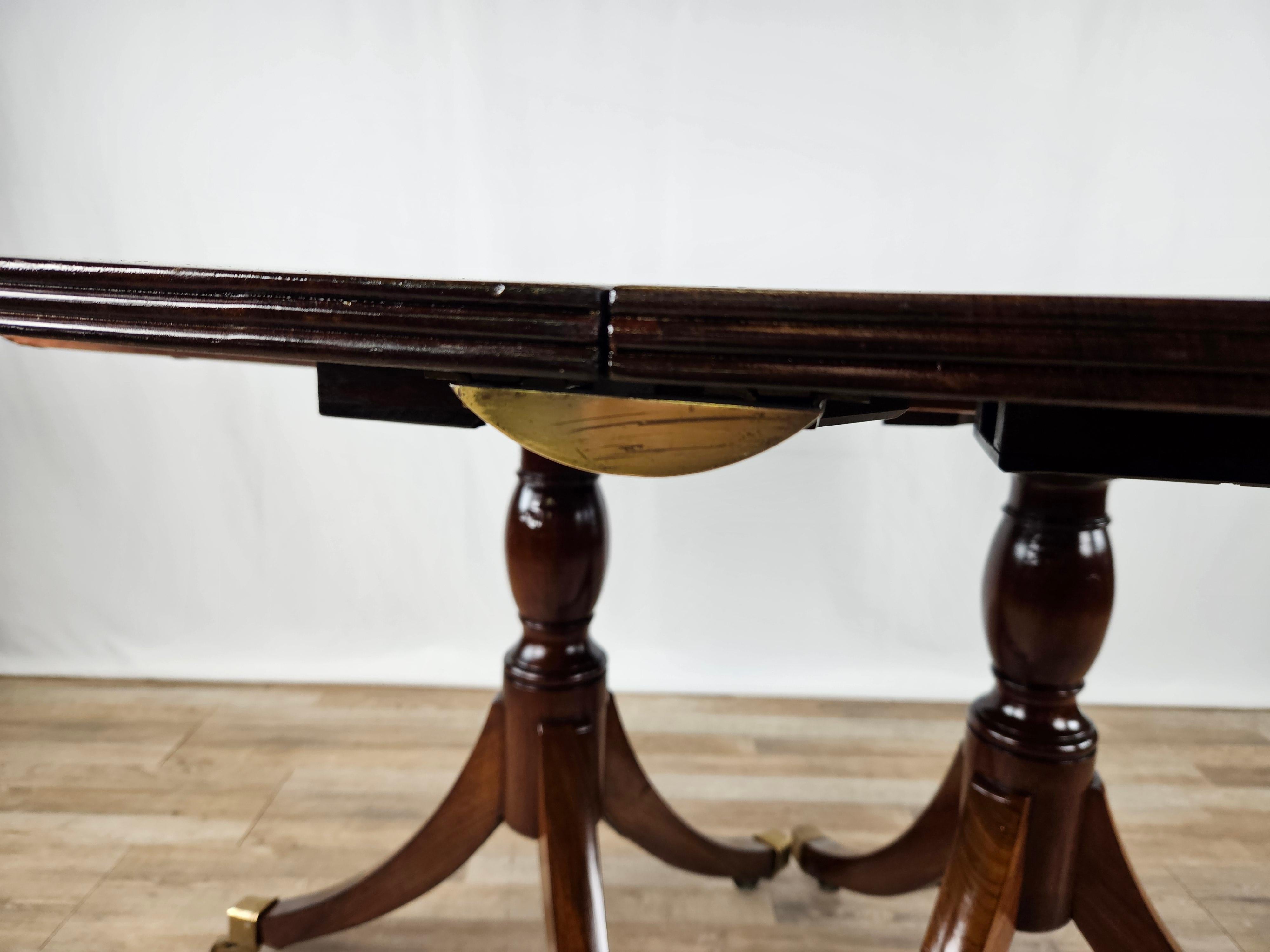 English mahogany extending table 20th century For Sale 4