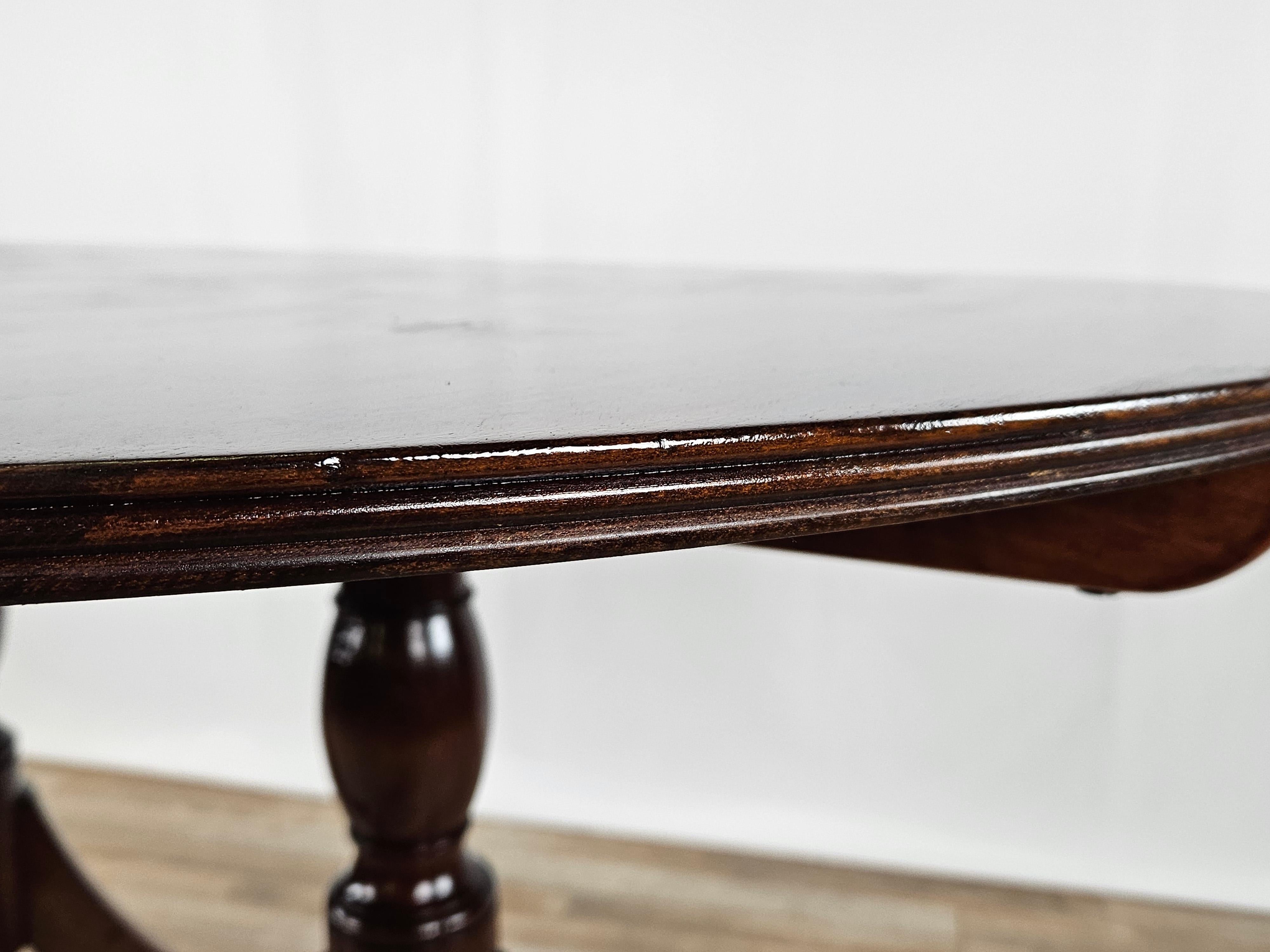 English mahogany extending table 20th century For Sale 2