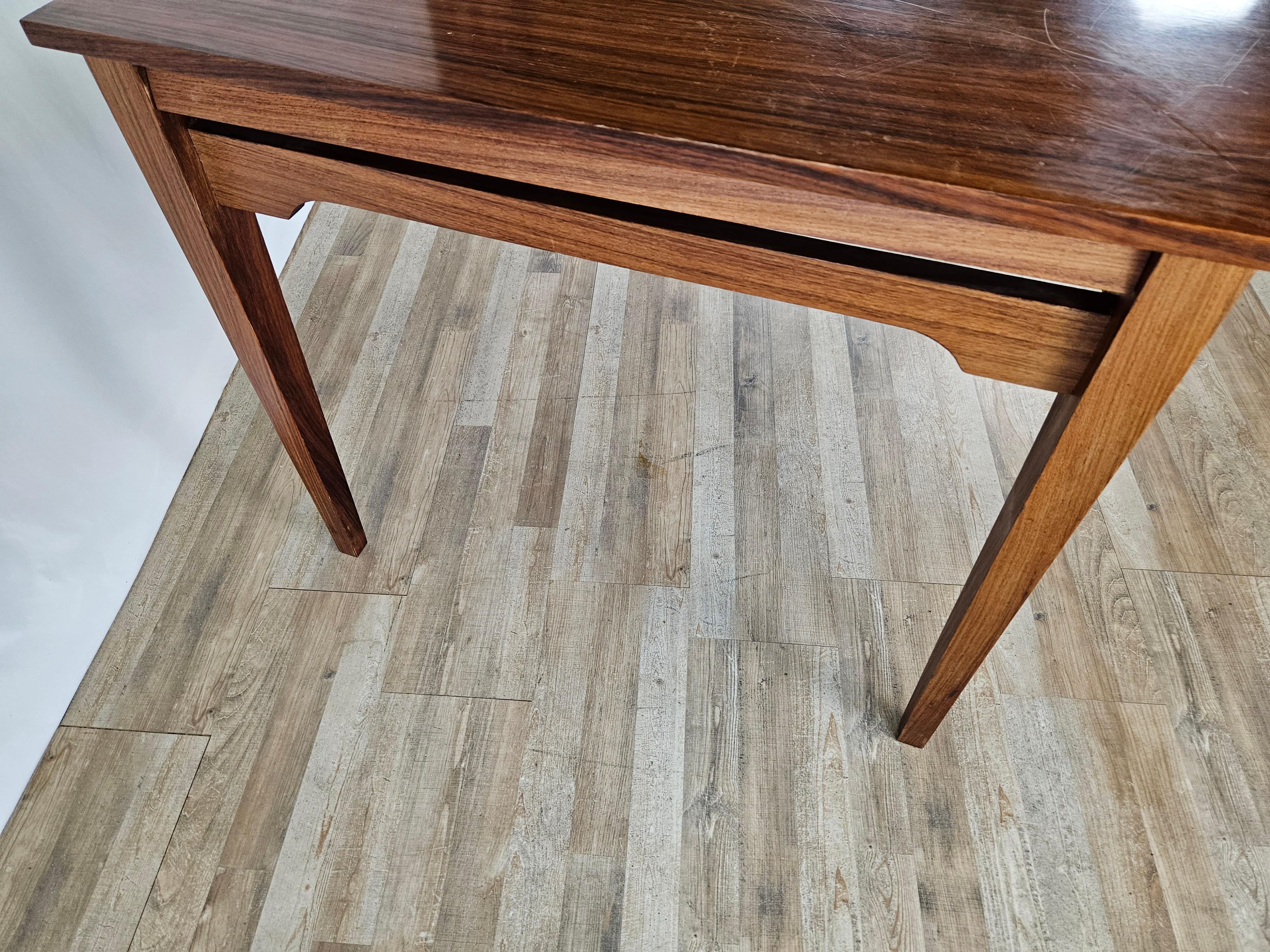 Scandinavian style extending laminate table For Sale 4
