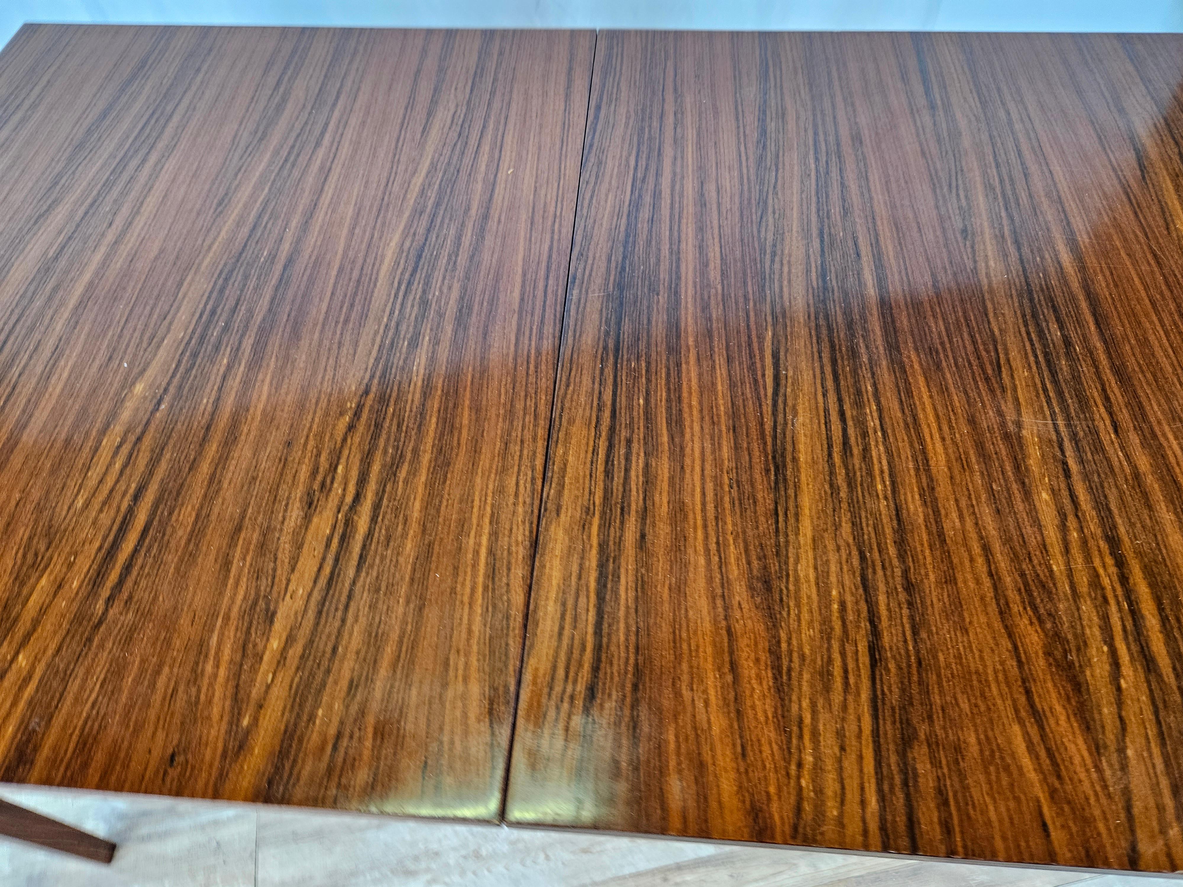 Italian Scandinavian style extending laminate table For Sale