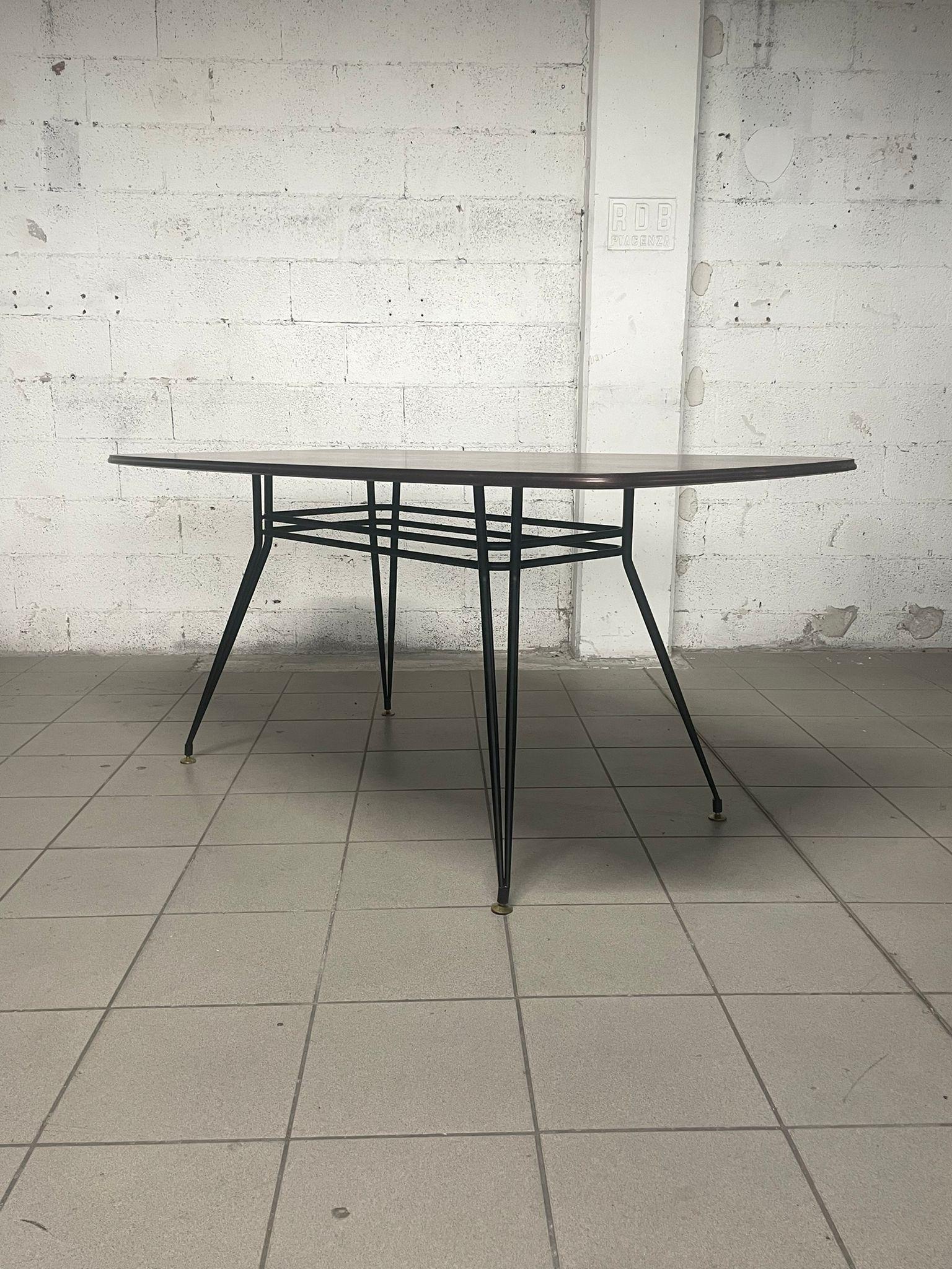 1950s iron and rosewood table For Sale 4