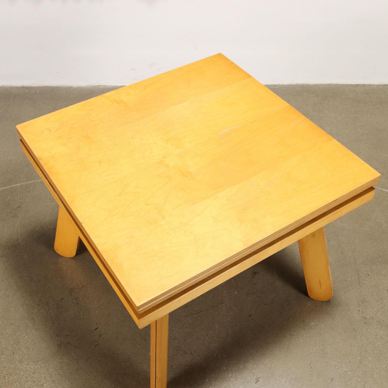 Italian 70s-80s table, made of light brown poplar wood For Sale