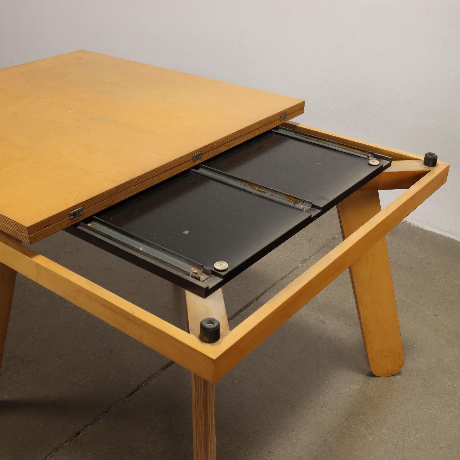 Veneer 70s-80s table, made of light brown poplar wood For Sale