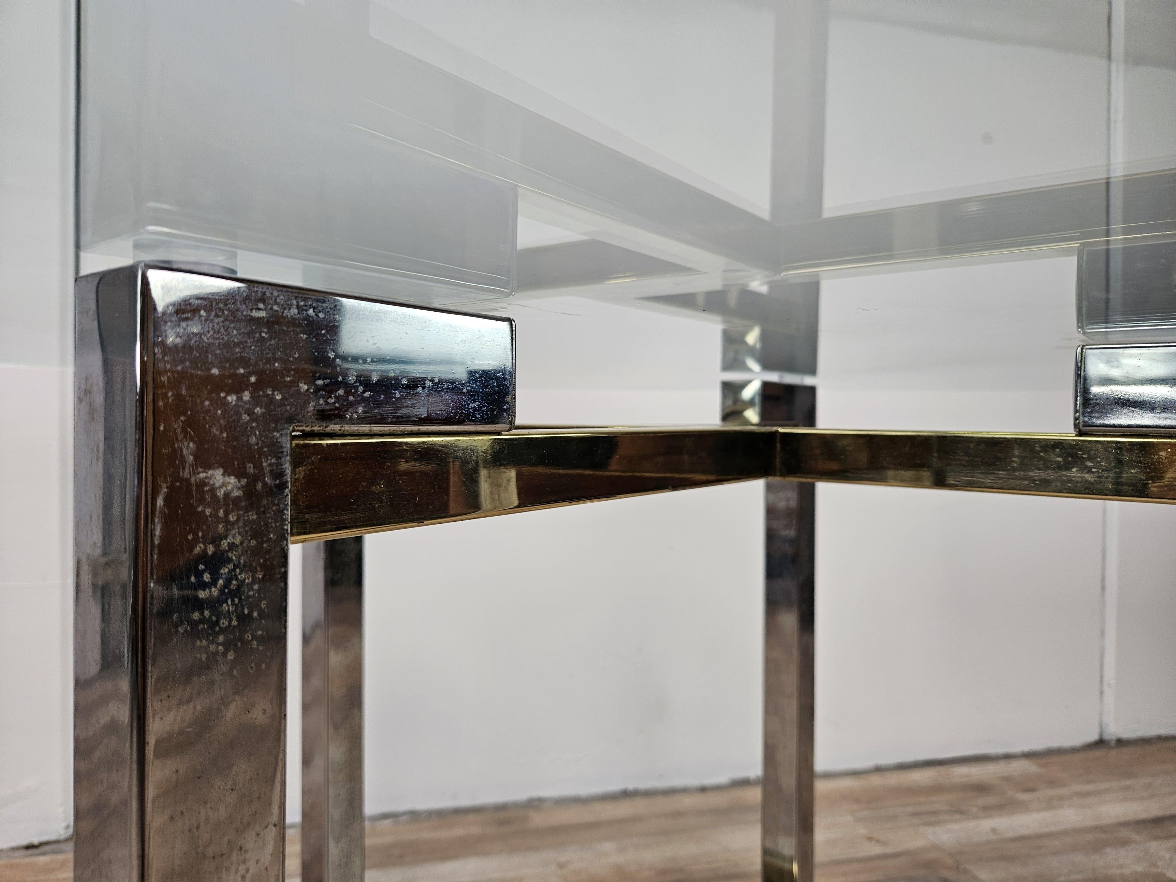 Tisch aus verchromtem Metall und Messing der 1970er Jahre mit sechseckiger Glasplatte im Angebot 10