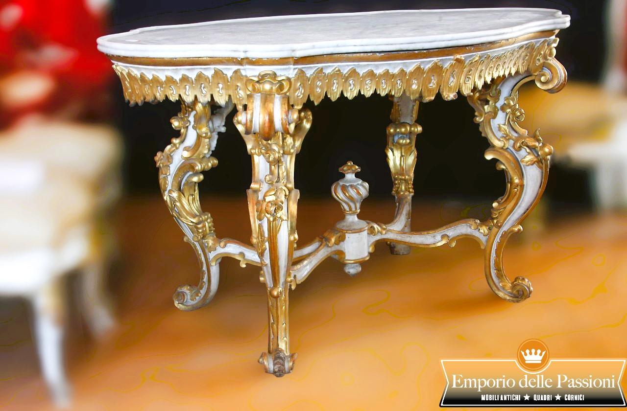 Italian Table ancienne sculptée et dorée à la feuille d'or dans le style baroque en vente