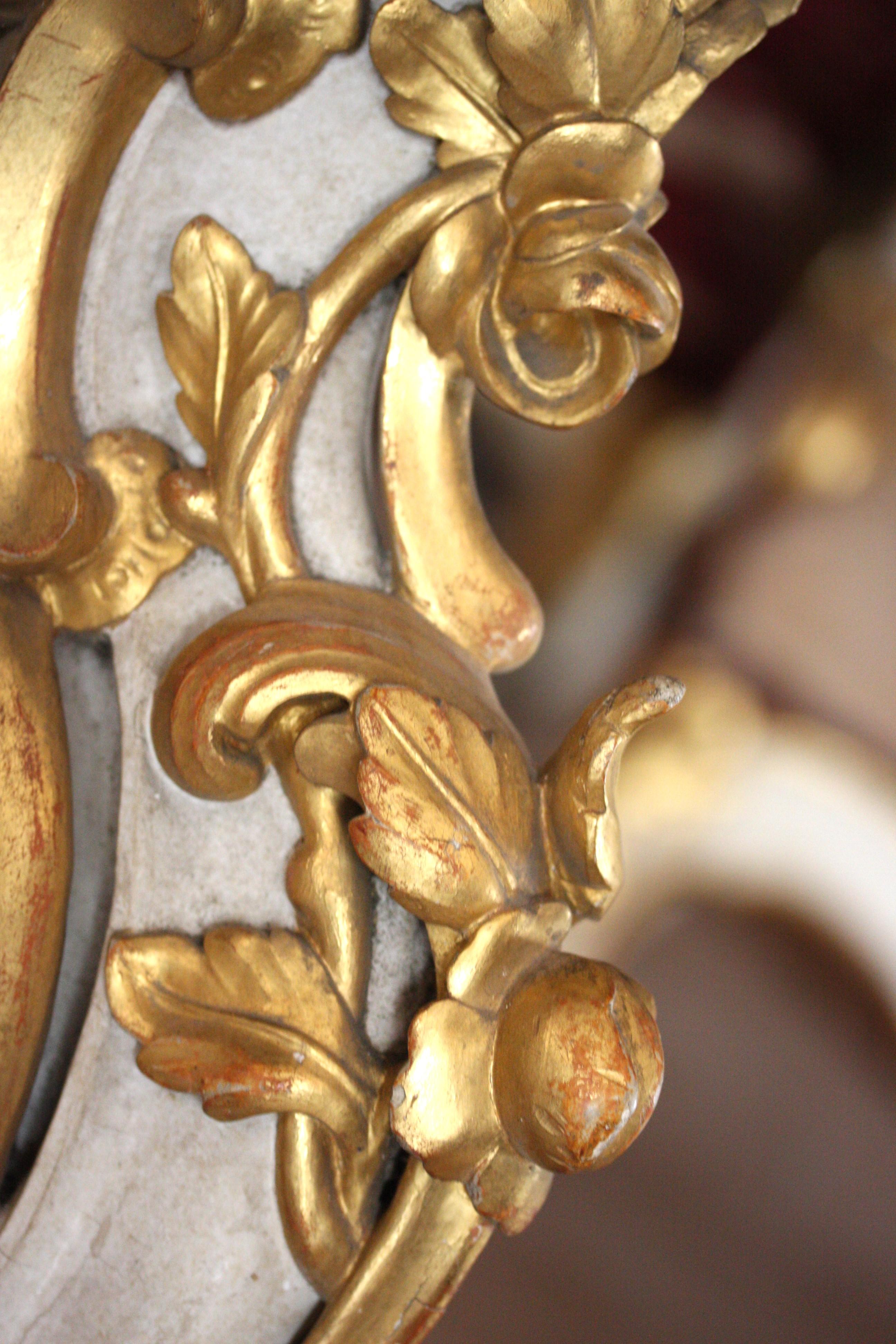 Late 18th Century Table ancienne sculptée et dorée à la feuille d'or dans le style baroque en vente
