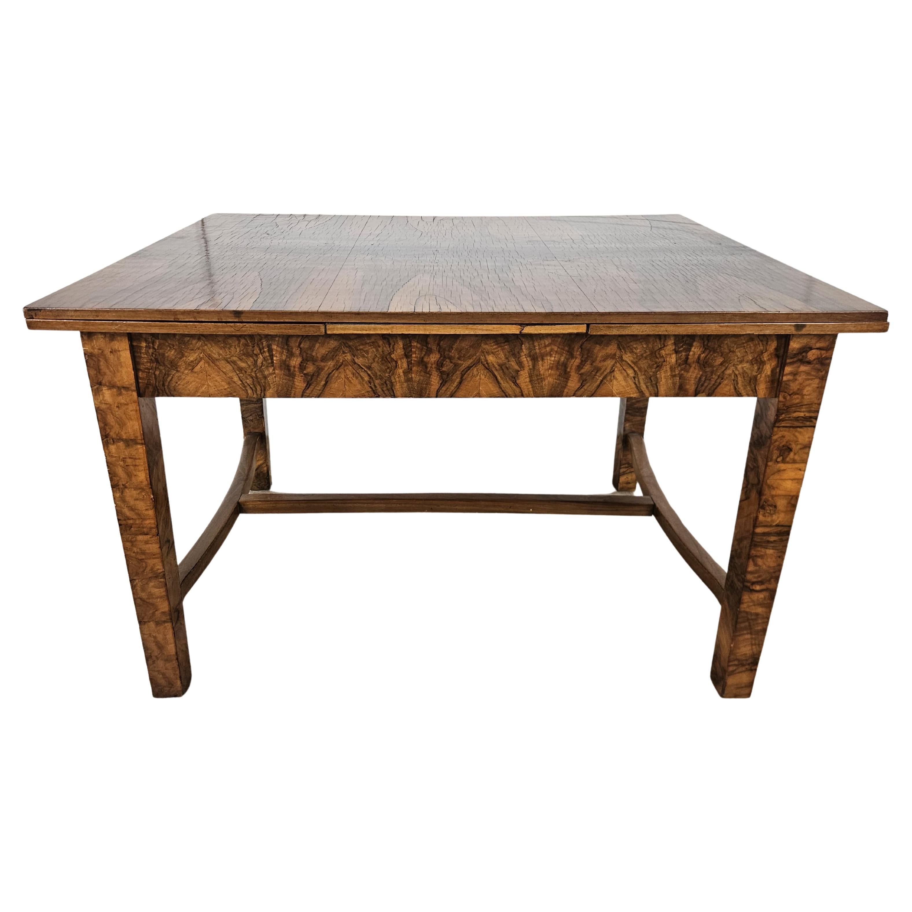 1940s olive-root extensible Art Deco table For Sale