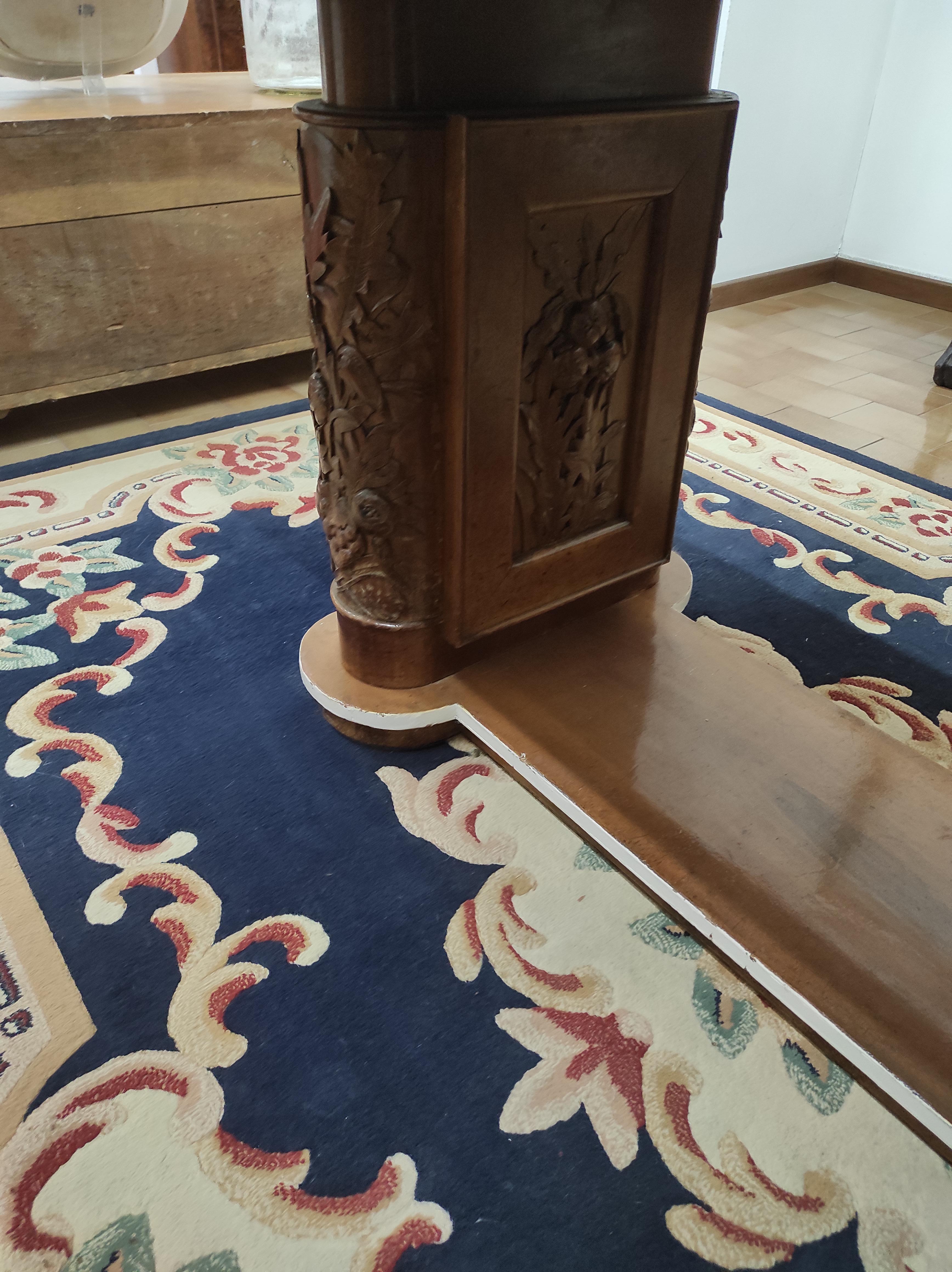 Art Deco carved table  In Excellent Condition For Sale In Borgo Veneto, IT