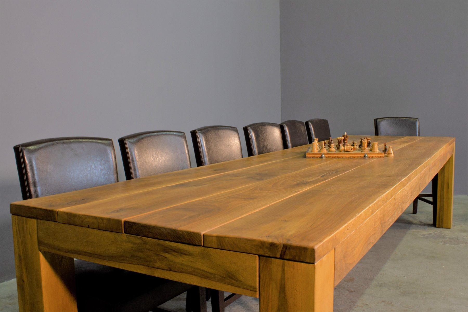 Bois Table en noyer fabriquée à la main en vente
