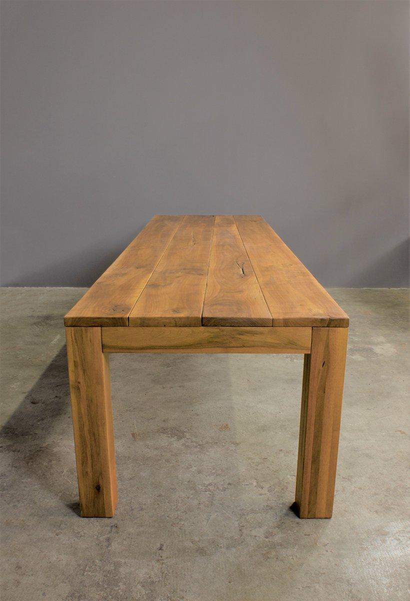 Table en noyer fabriquée à la main en vente 2