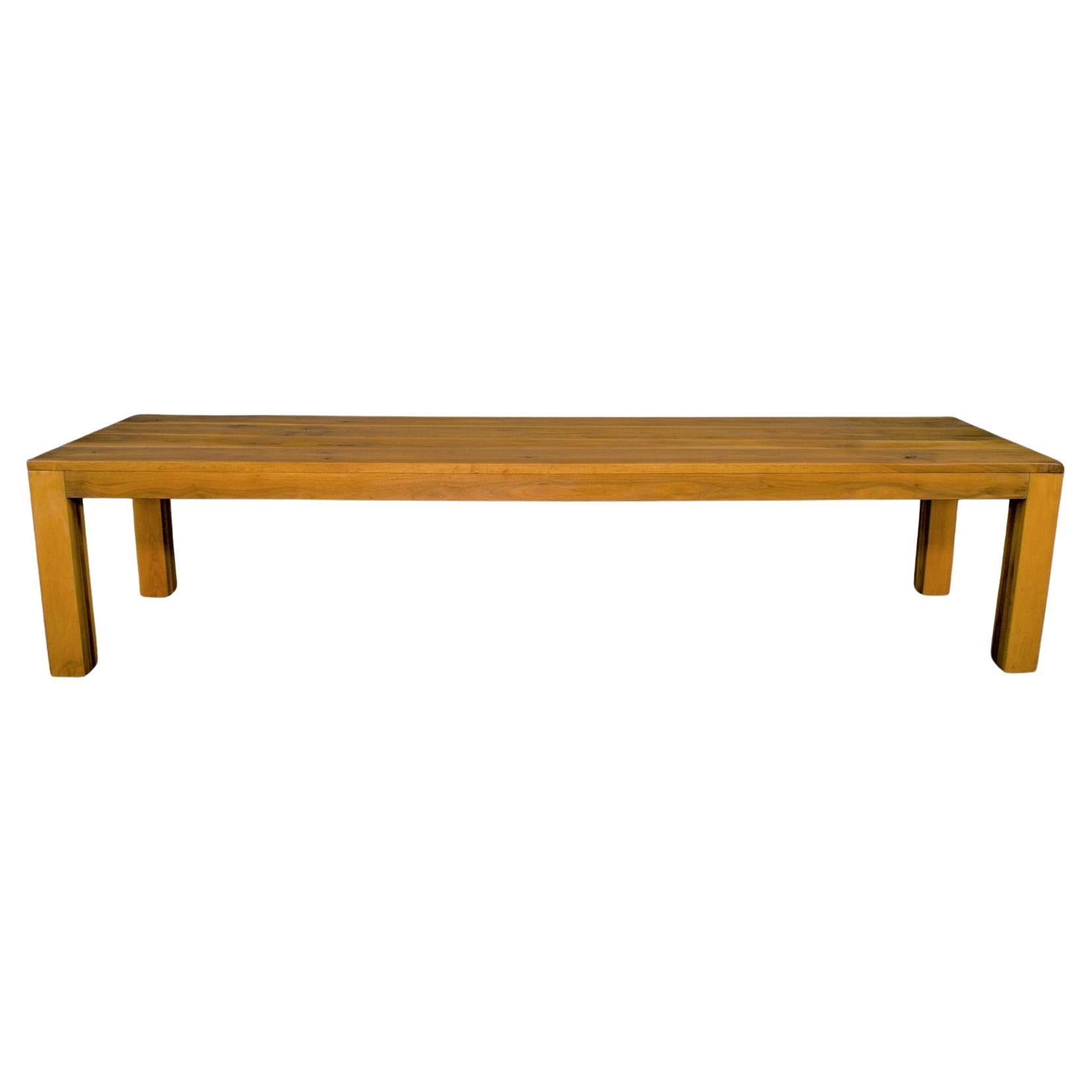 Table en noyer fabriquée à la main en vente