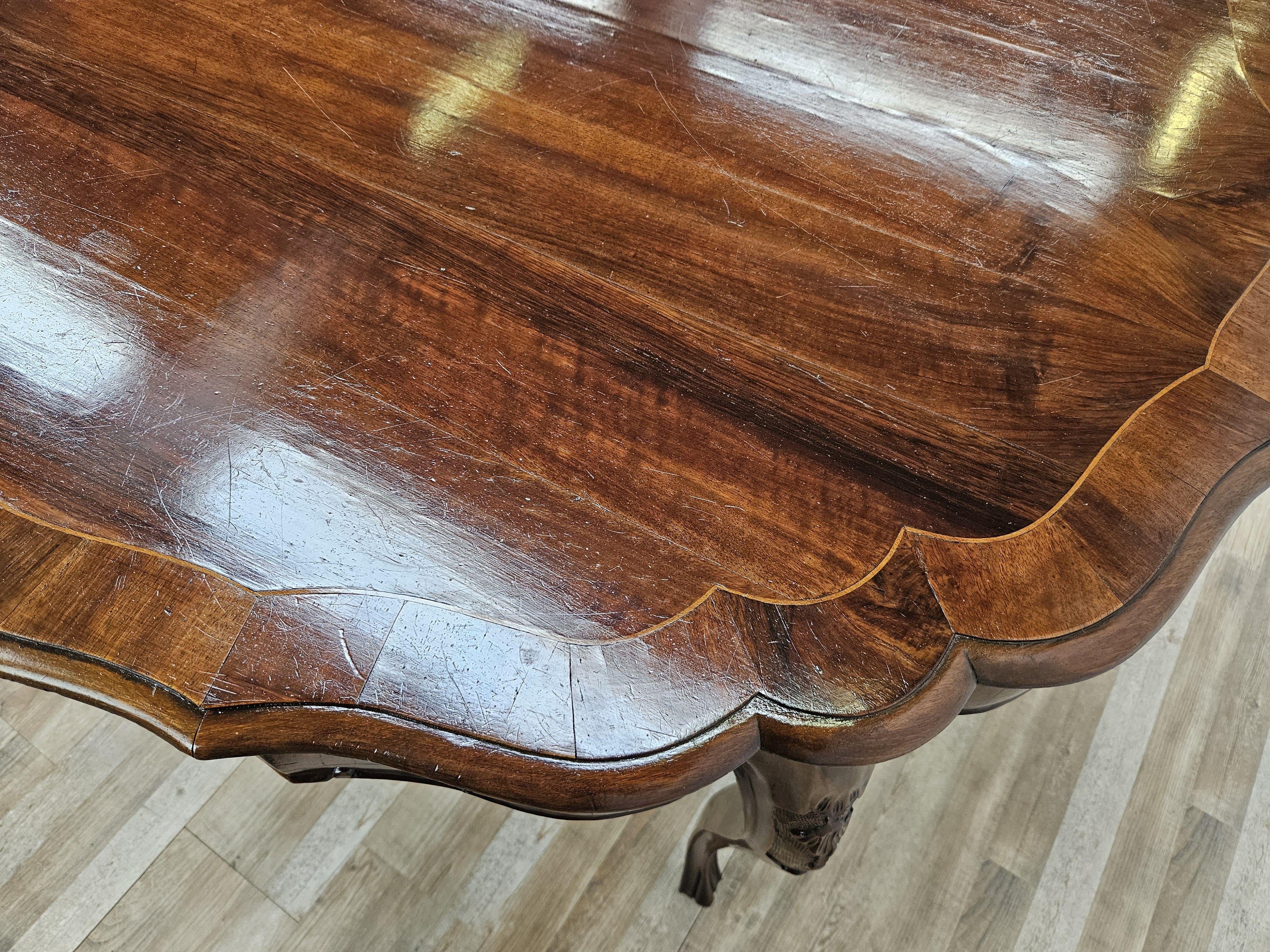 Baroque 20th century walnut and maple table For Sale 8