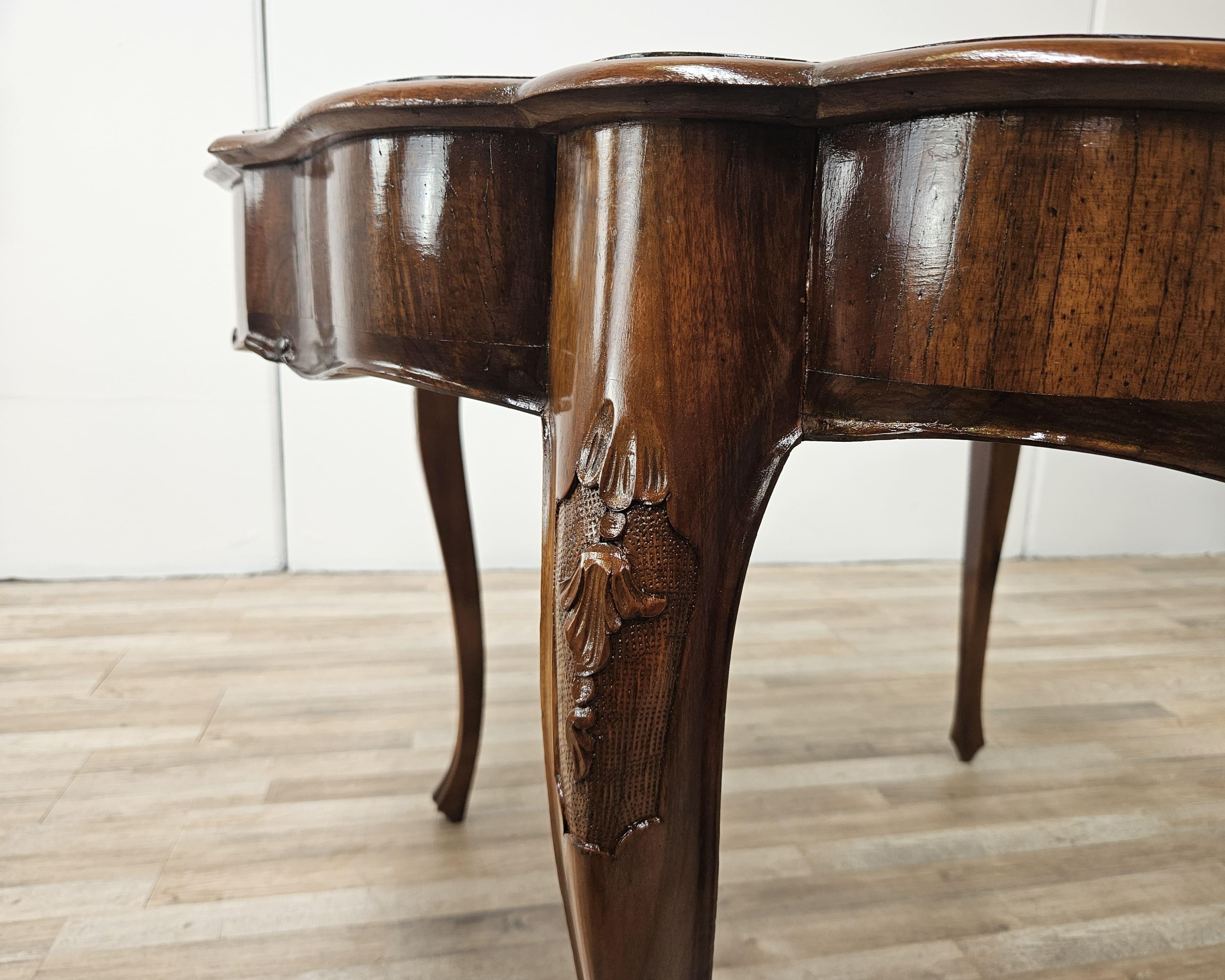 Baroque 20th century walnut and maple table For Sale 9