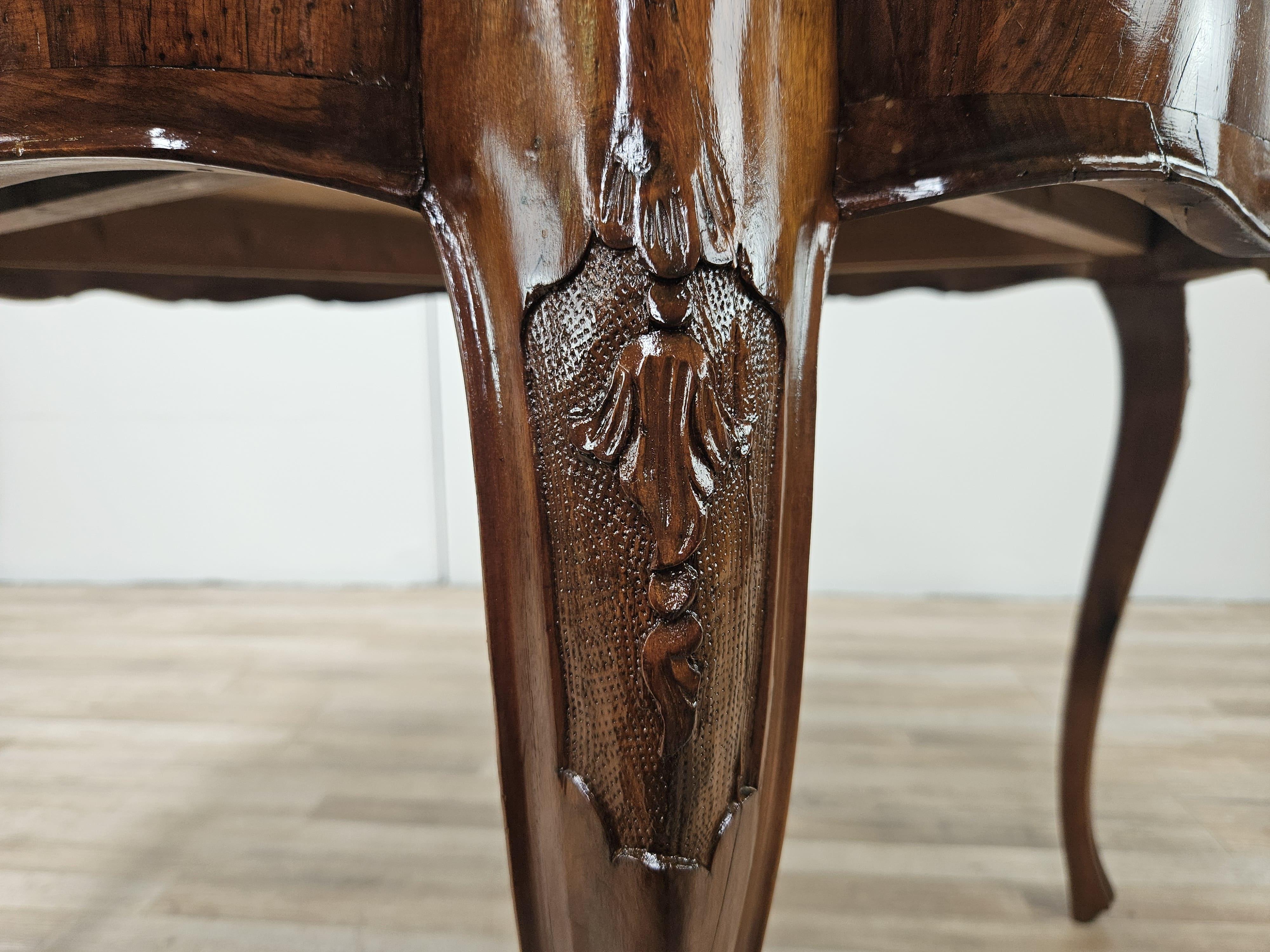 Baroque 20th century walnut and maple table For Sale 10
