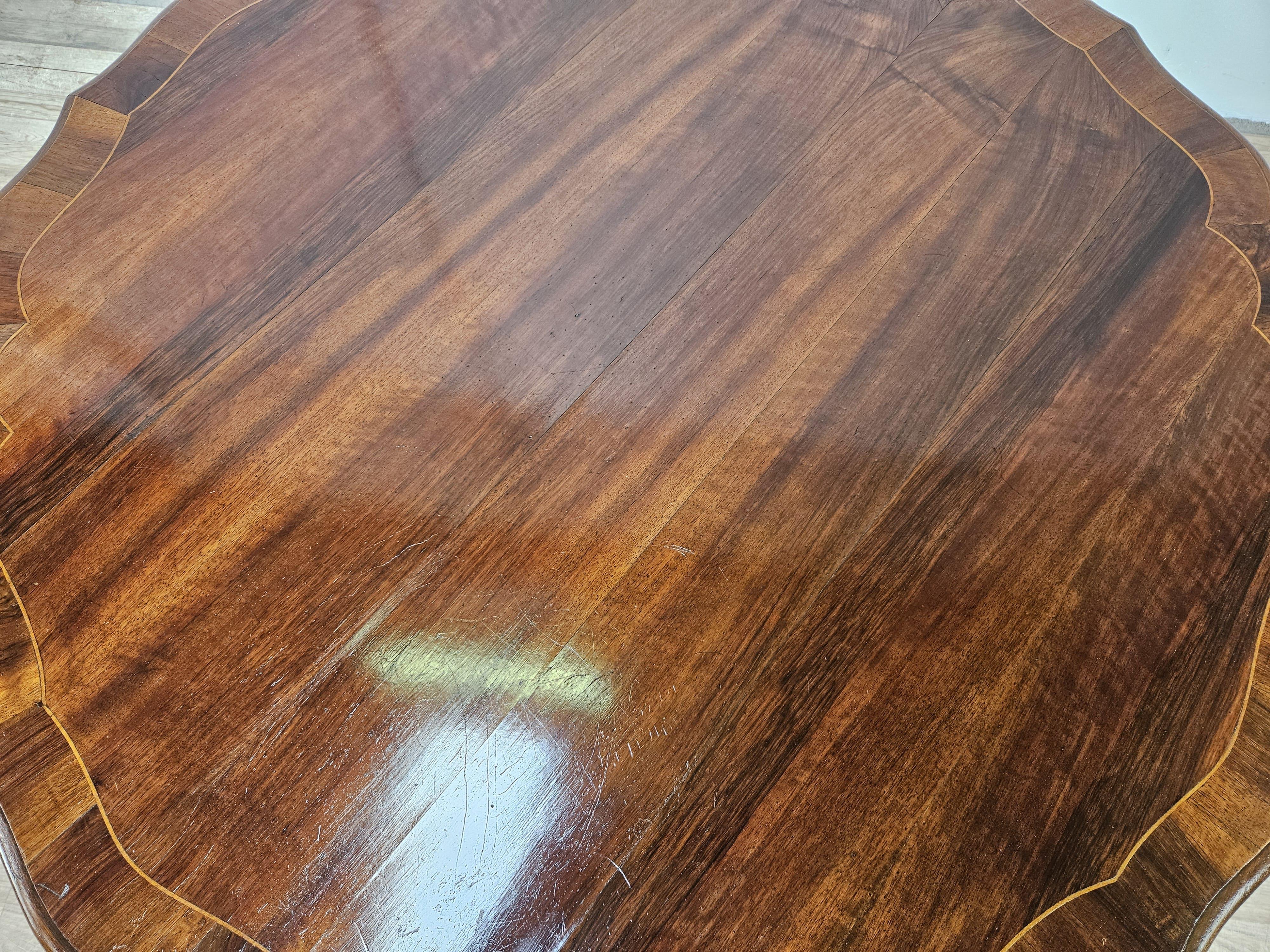 Maple Baroque 20th century walnut and maple table For Sale