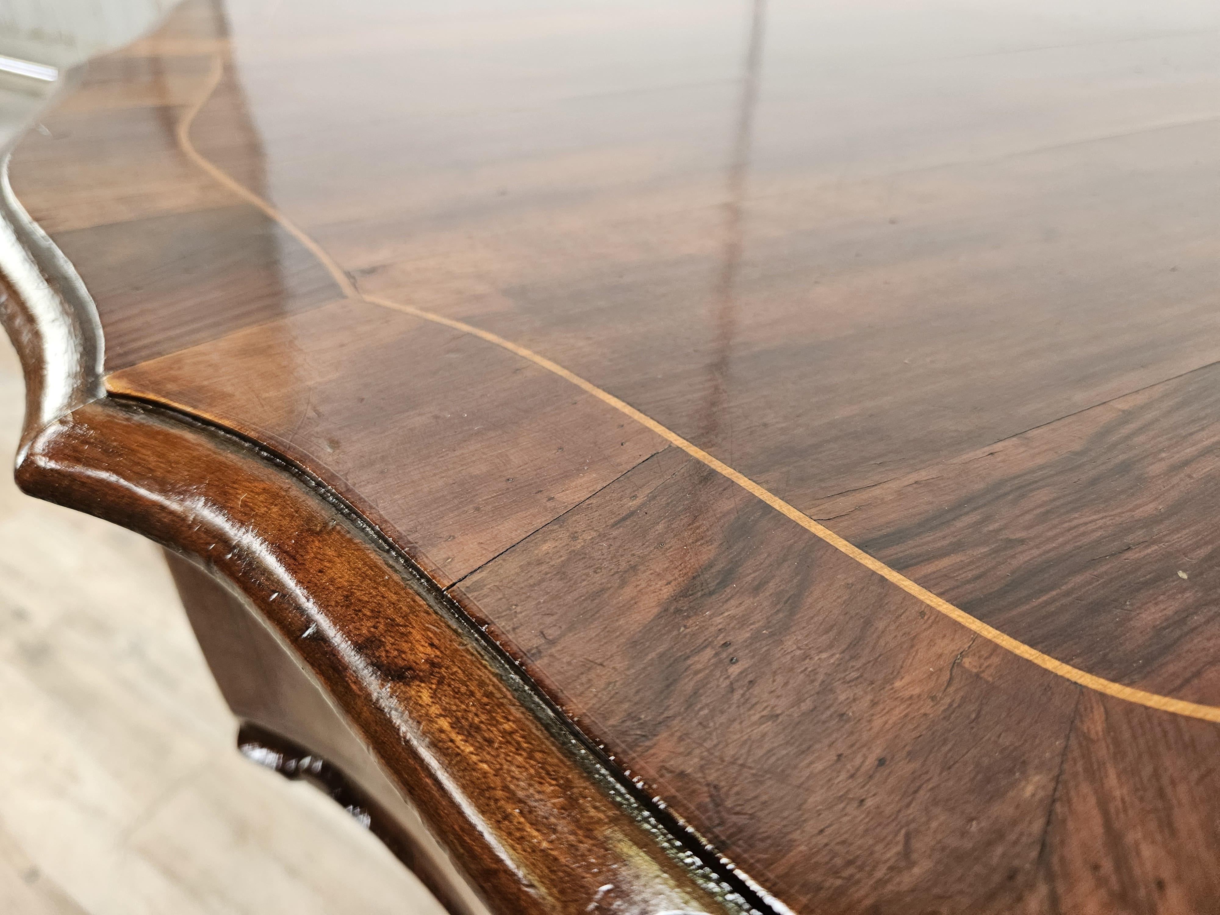 Baroque 20th century walnut and maple table For Sale 1